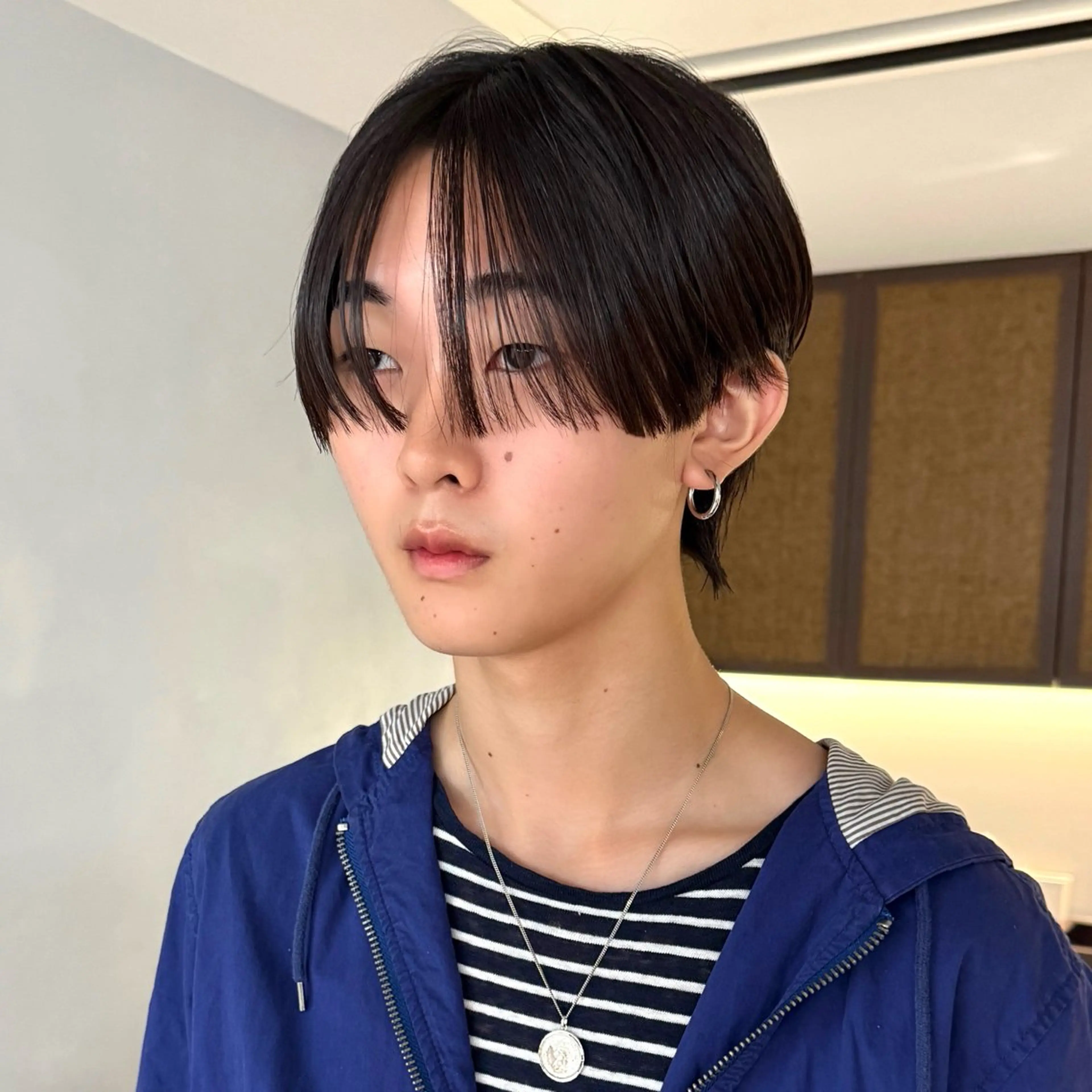 メンズ マッシュ シースルーマッシュ カット 縮毛矯正 トリートメント Hiroki/韓国 センターパートのヘアスタイル