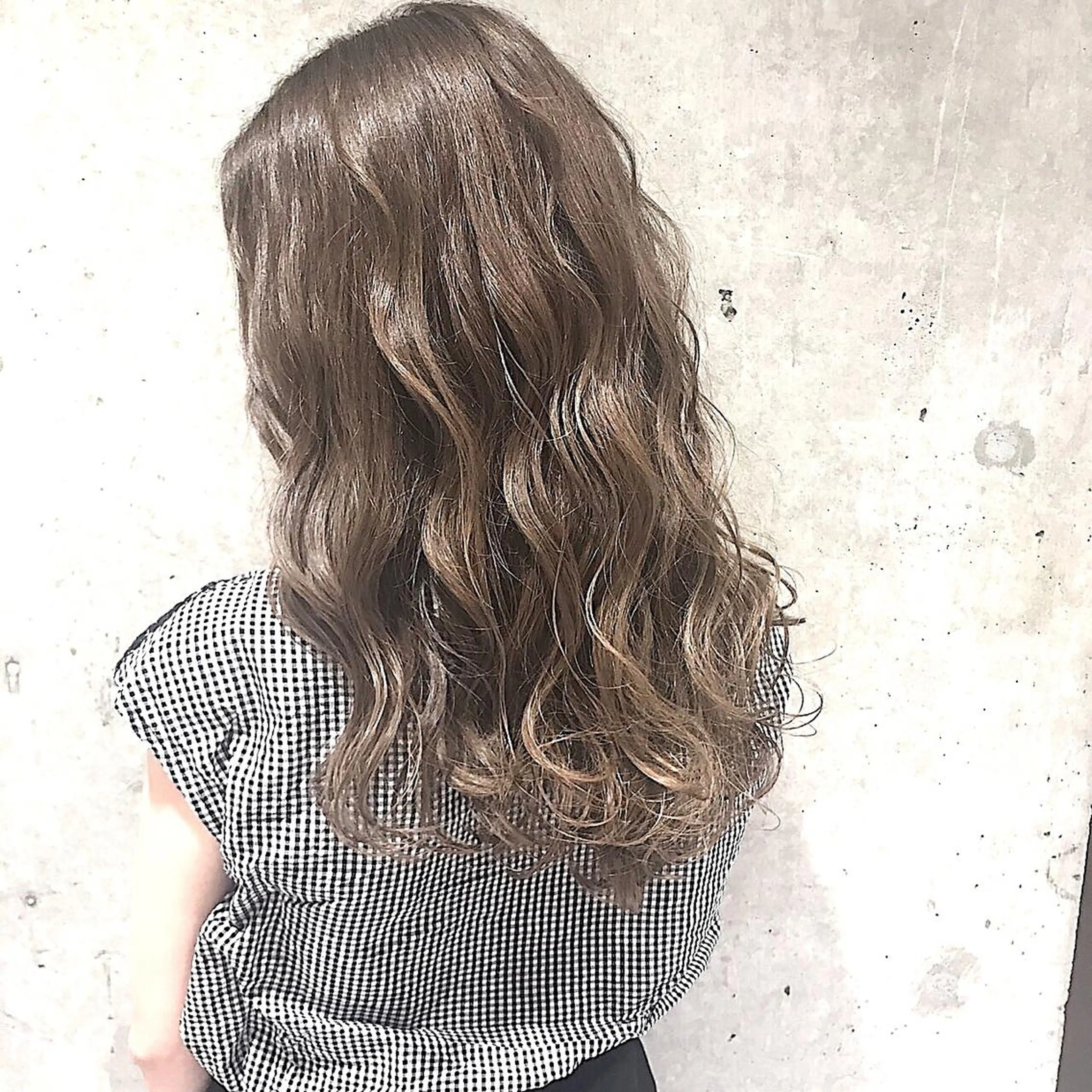 ロング カラー ベージュカラー AVANCE emiのヘアスタイル