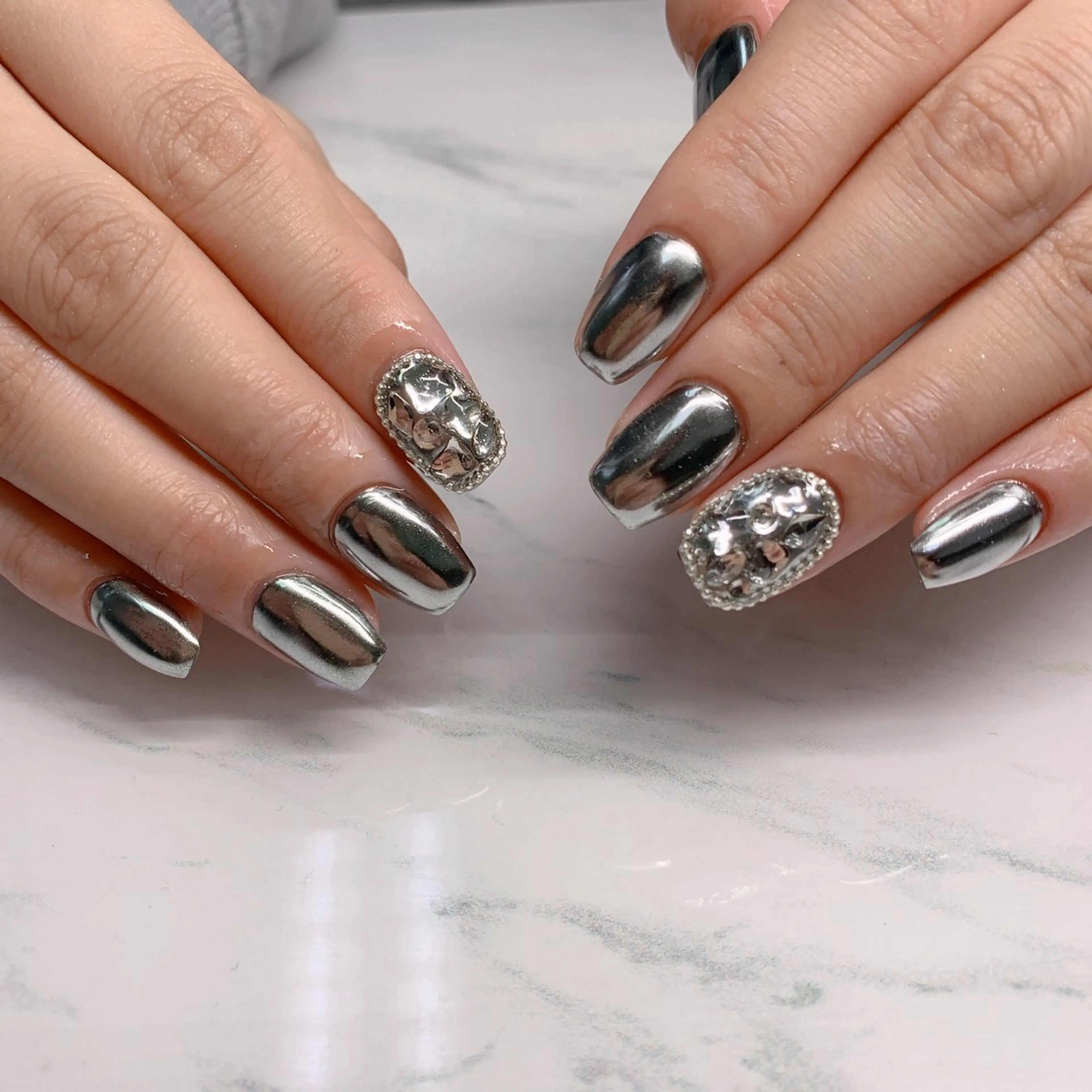 ネイル オーロラネイル 長さ出し フットネイル ジェルネイル キラキラネイル ハンドネイル インフィニティ ネイルサロンのネイルデザイン