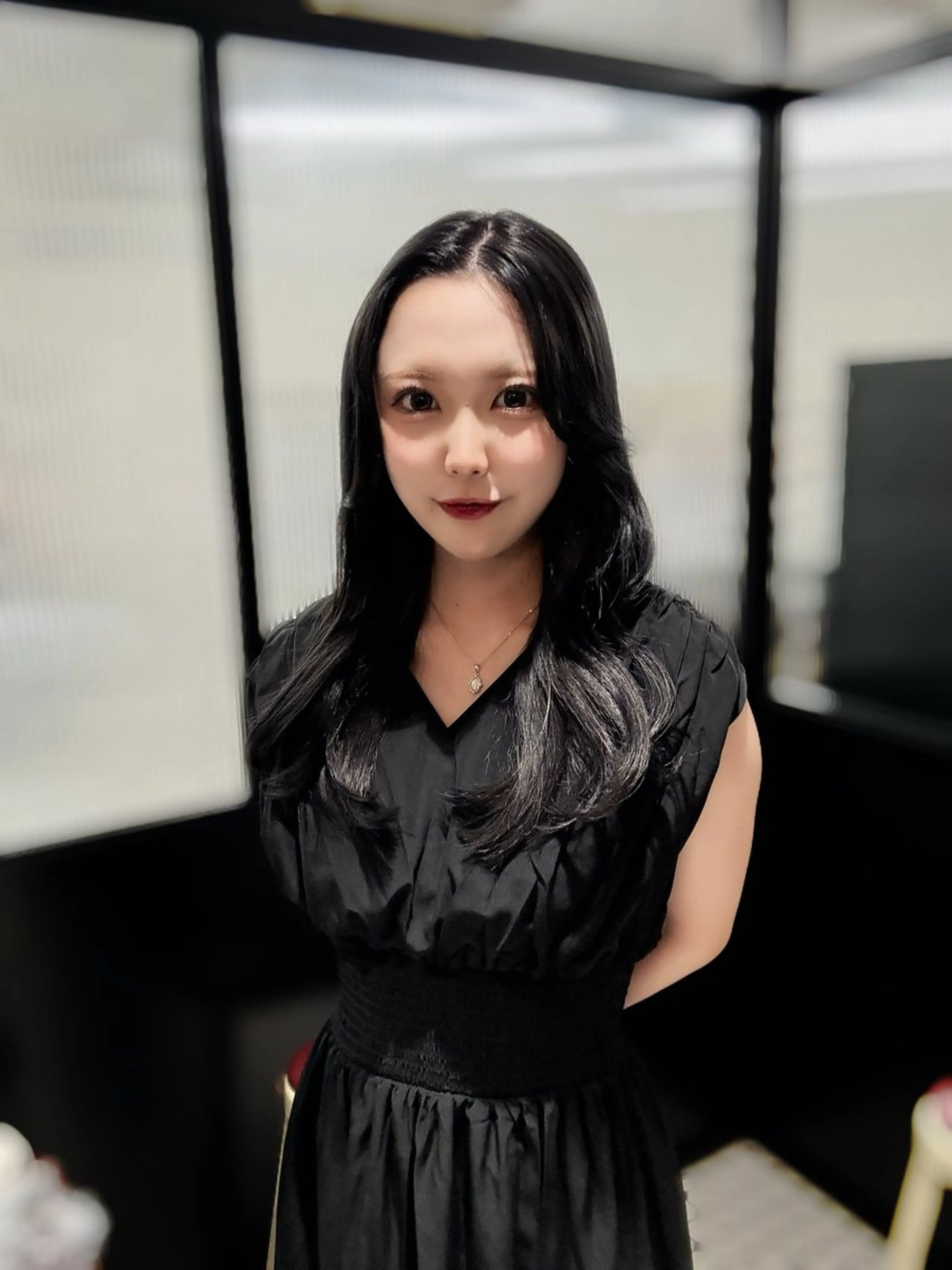 ロング カラー カット ヘアカラー 韓国ヘア暗髪 ダブルカラーメンズ可のヘアスタイル