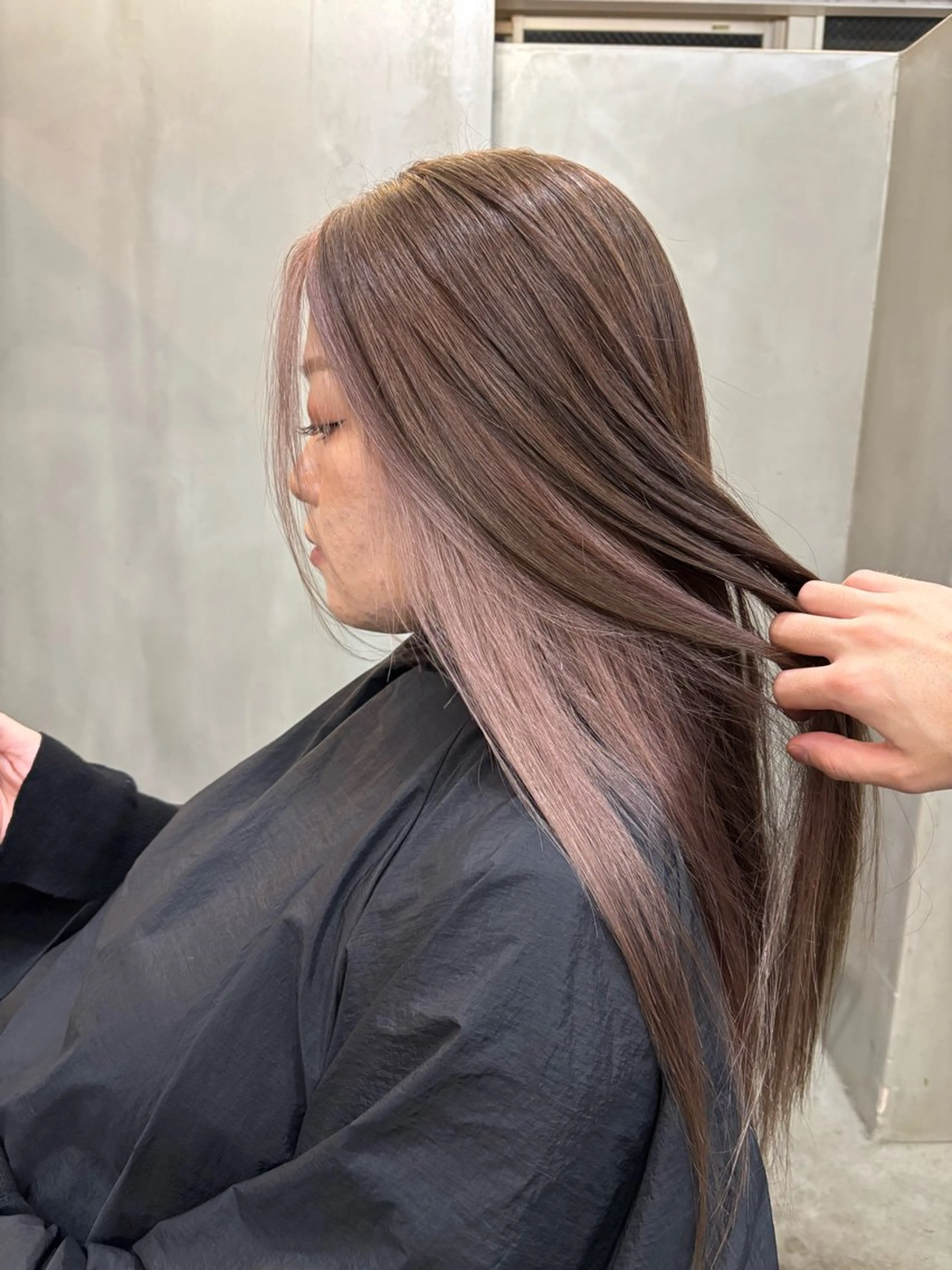 ロング カラー ベージュカラー インナーカラー ミルクティーベージュ ヘアカラー VOYAGE所属・中園 康のヘアスタイル