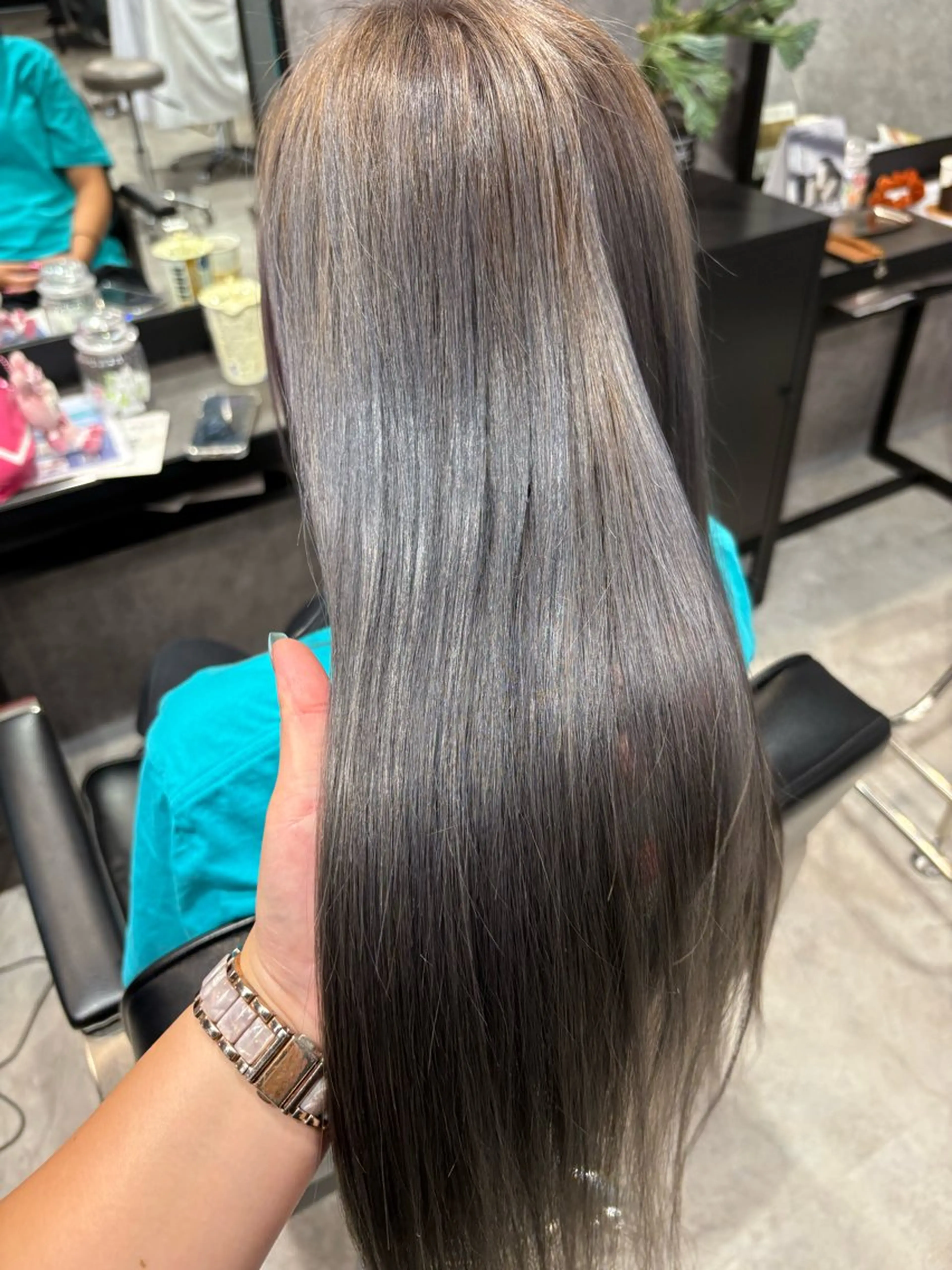 ロング ヘアカラー ink mocaのヘアスタイル