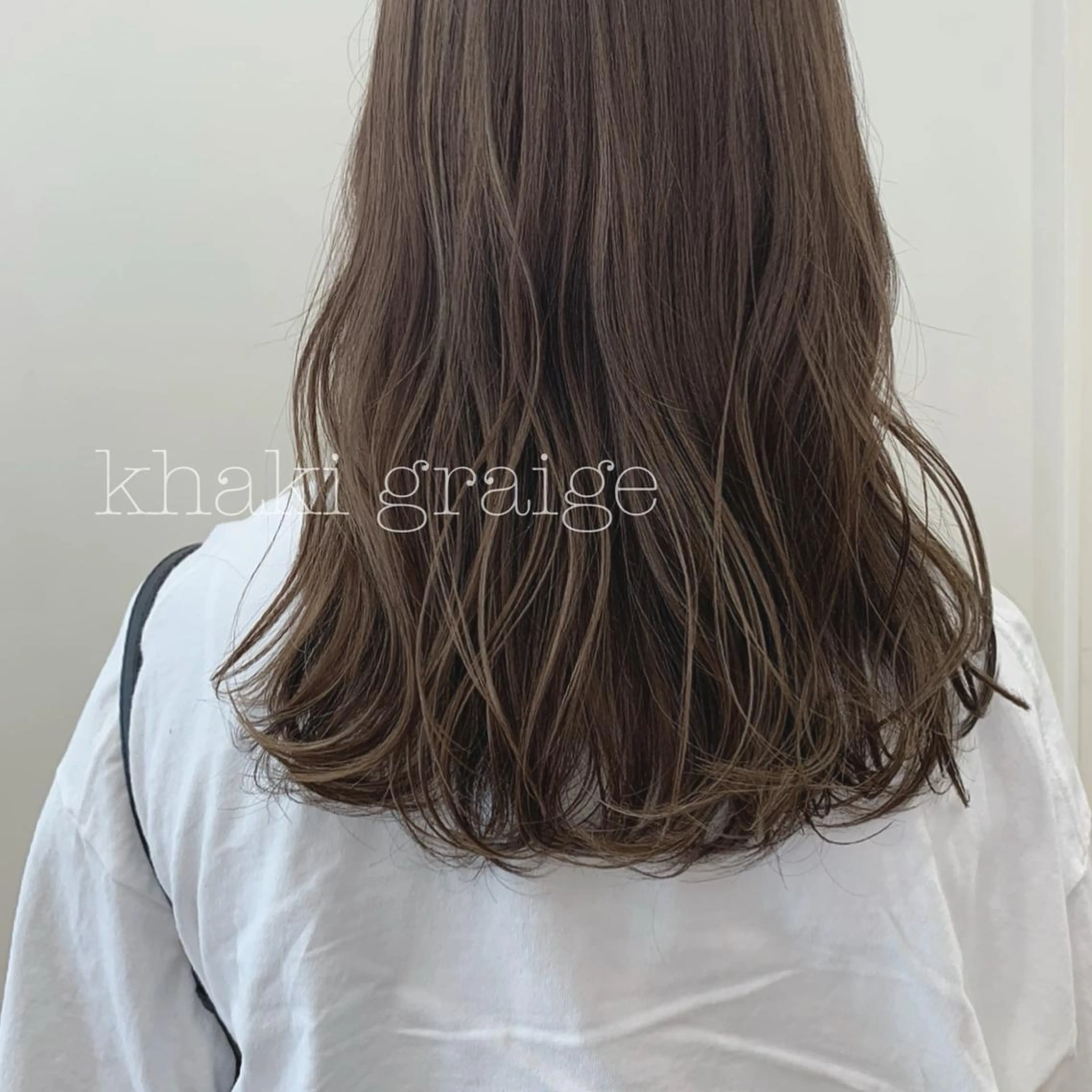 ミディアム カラー ぱつっとボブ/ 小野あかねのヘアスタイル