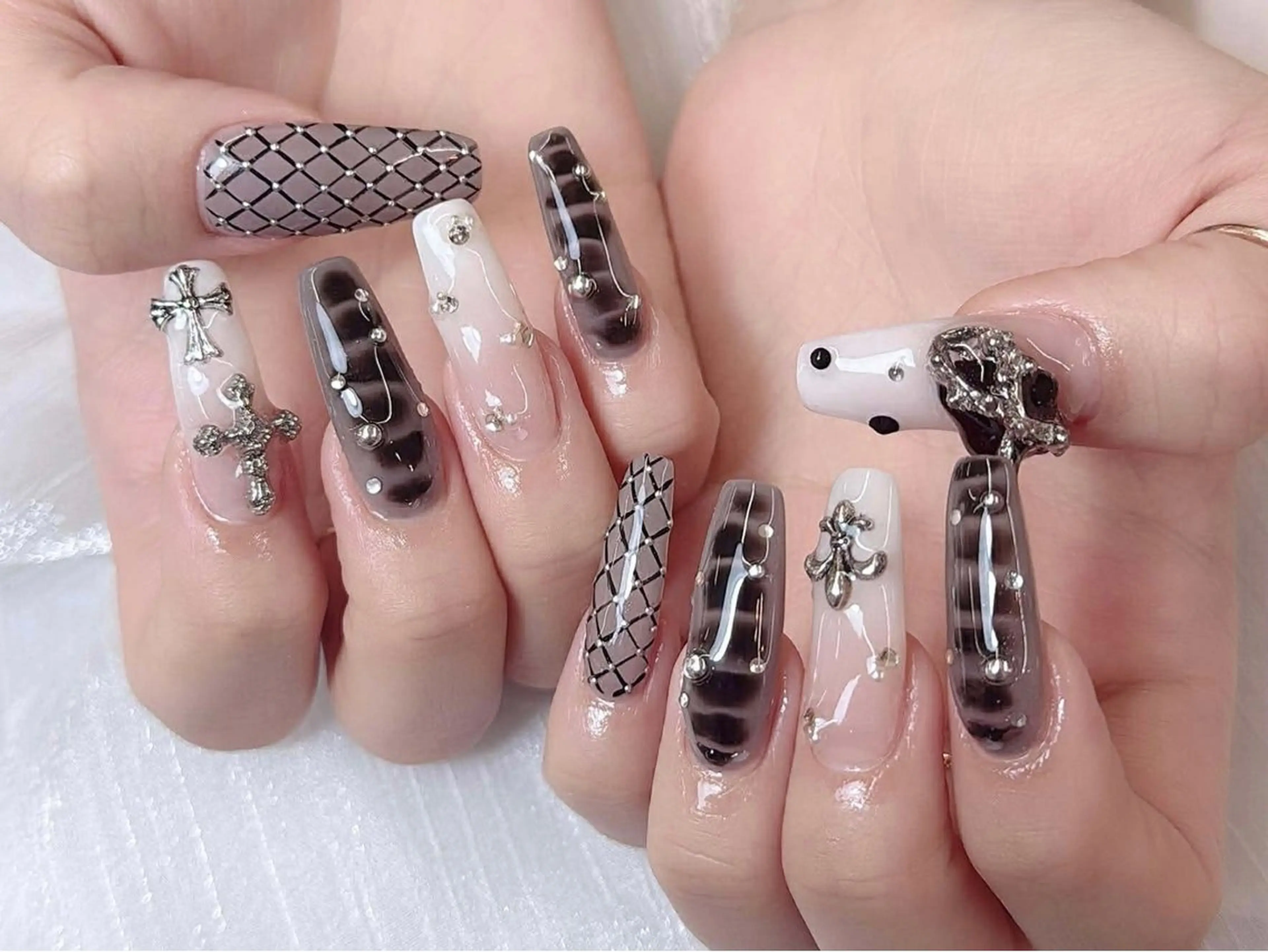 ネイル チークネイル フレンチネイル グラデーション マグネットネイル ミラーネイル ハンドネイル Trang nailのネイルデザイン