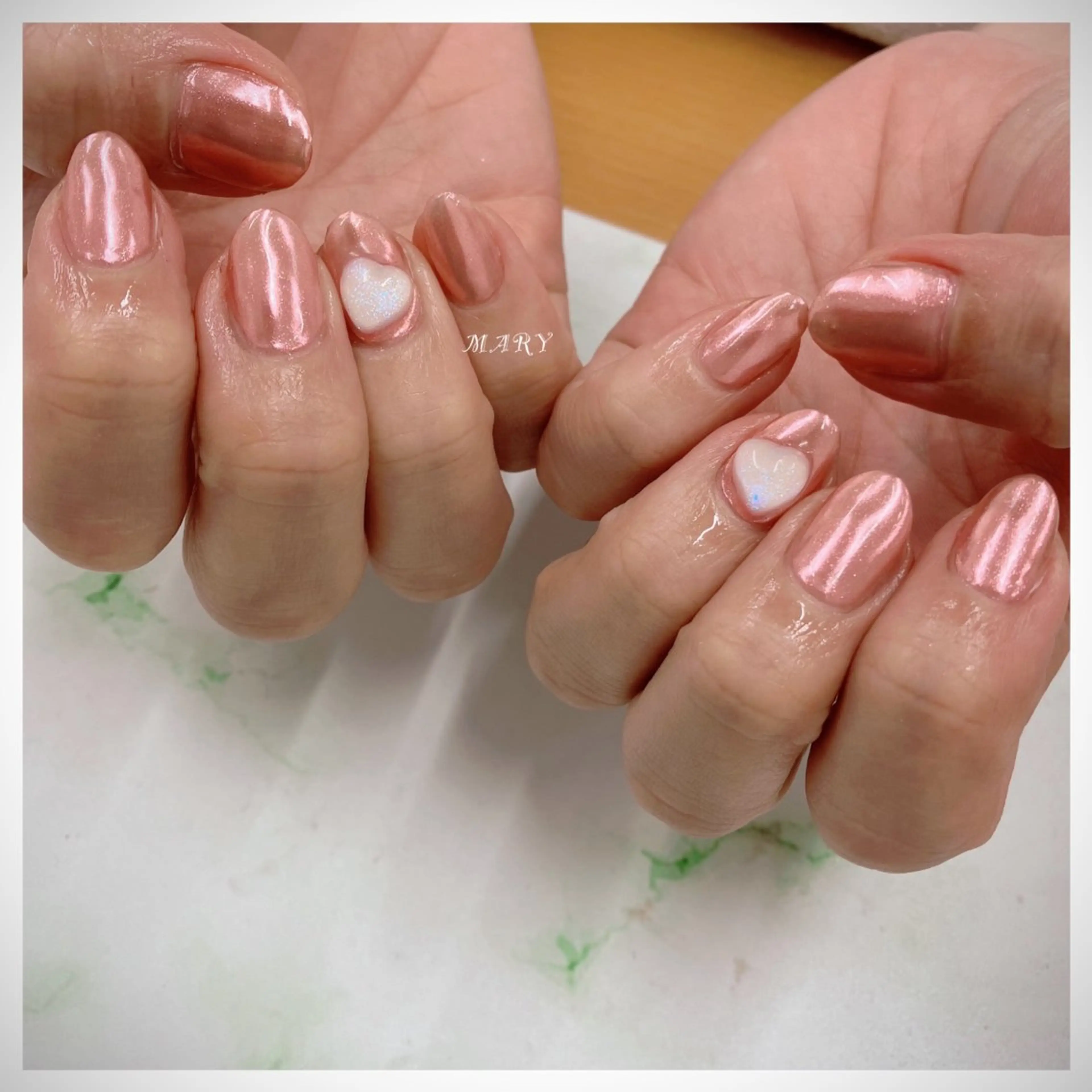 ネイル ハート ミラーネイル ニュアンスネイル ワンカラーネイル ピンク ハンドネイル Mary nail所属・Mary nail .narumiのネイルデザイン