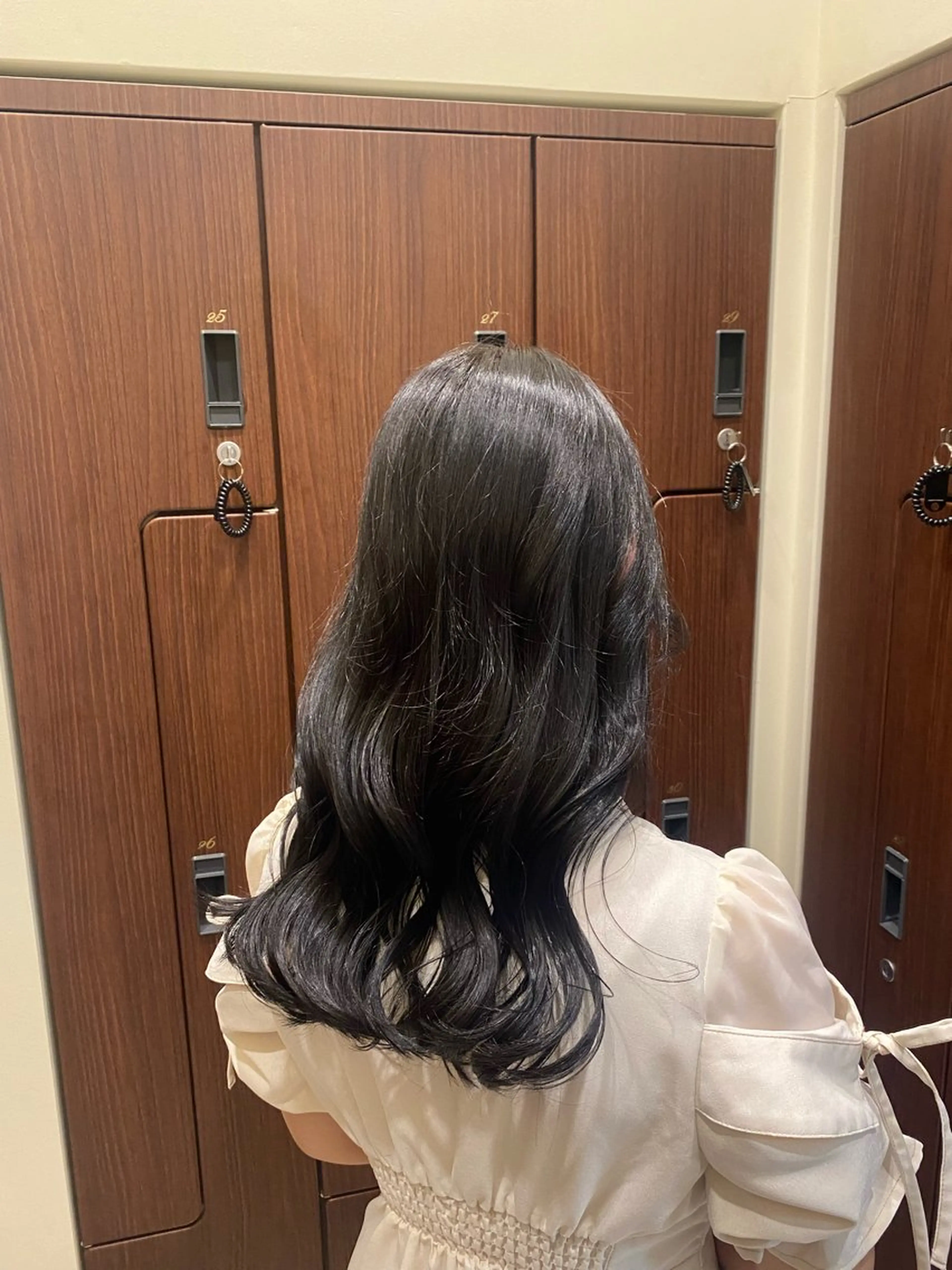ミディアム 岸田 奈々のヘアスタイル