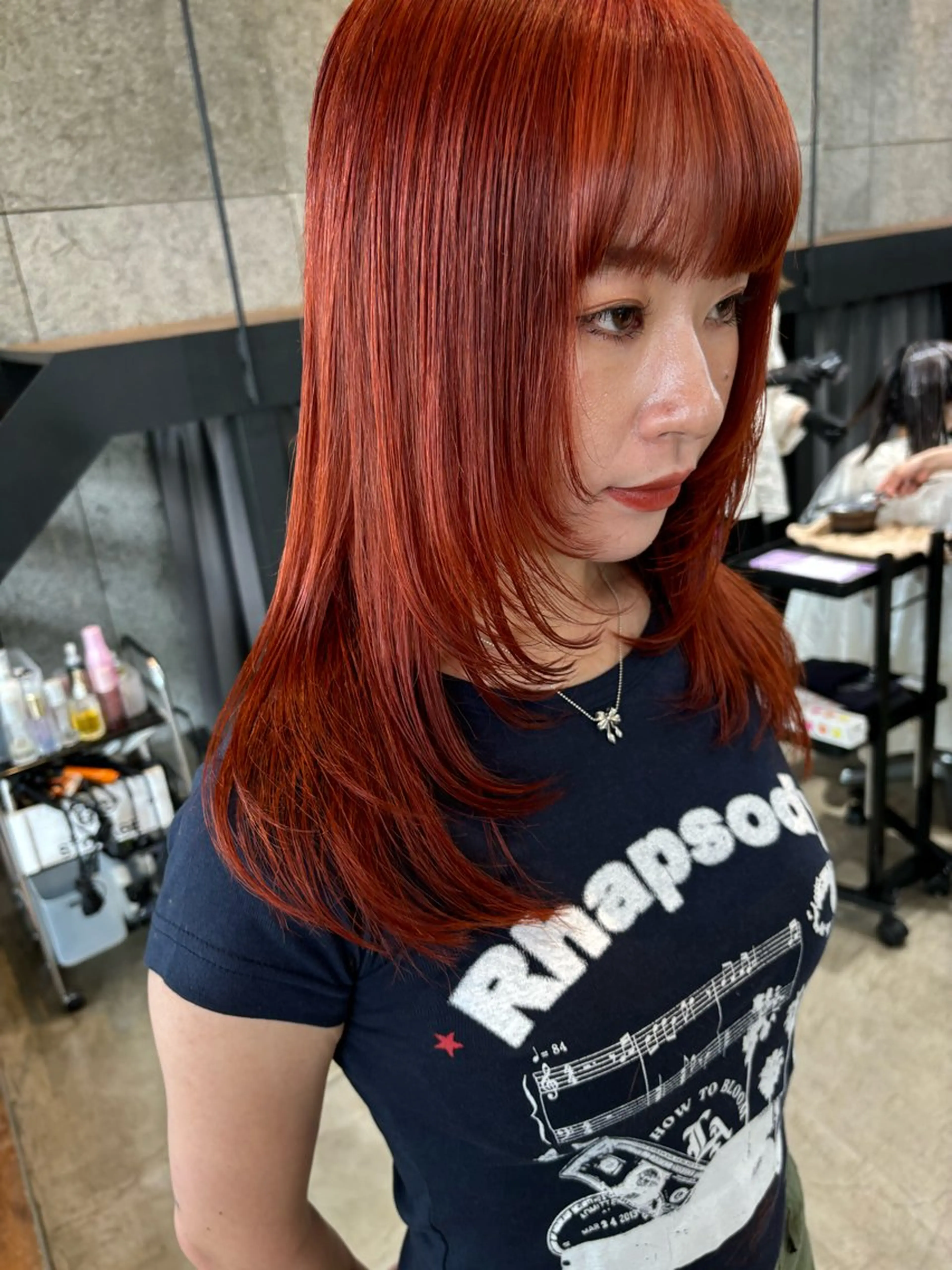 セミロング カラー ヘアアレンジ オレンジ レイヤーカット カット ヘアカラー トリートメント ヘッドスパ ヘアセット 押切 響 のヘアスタイル