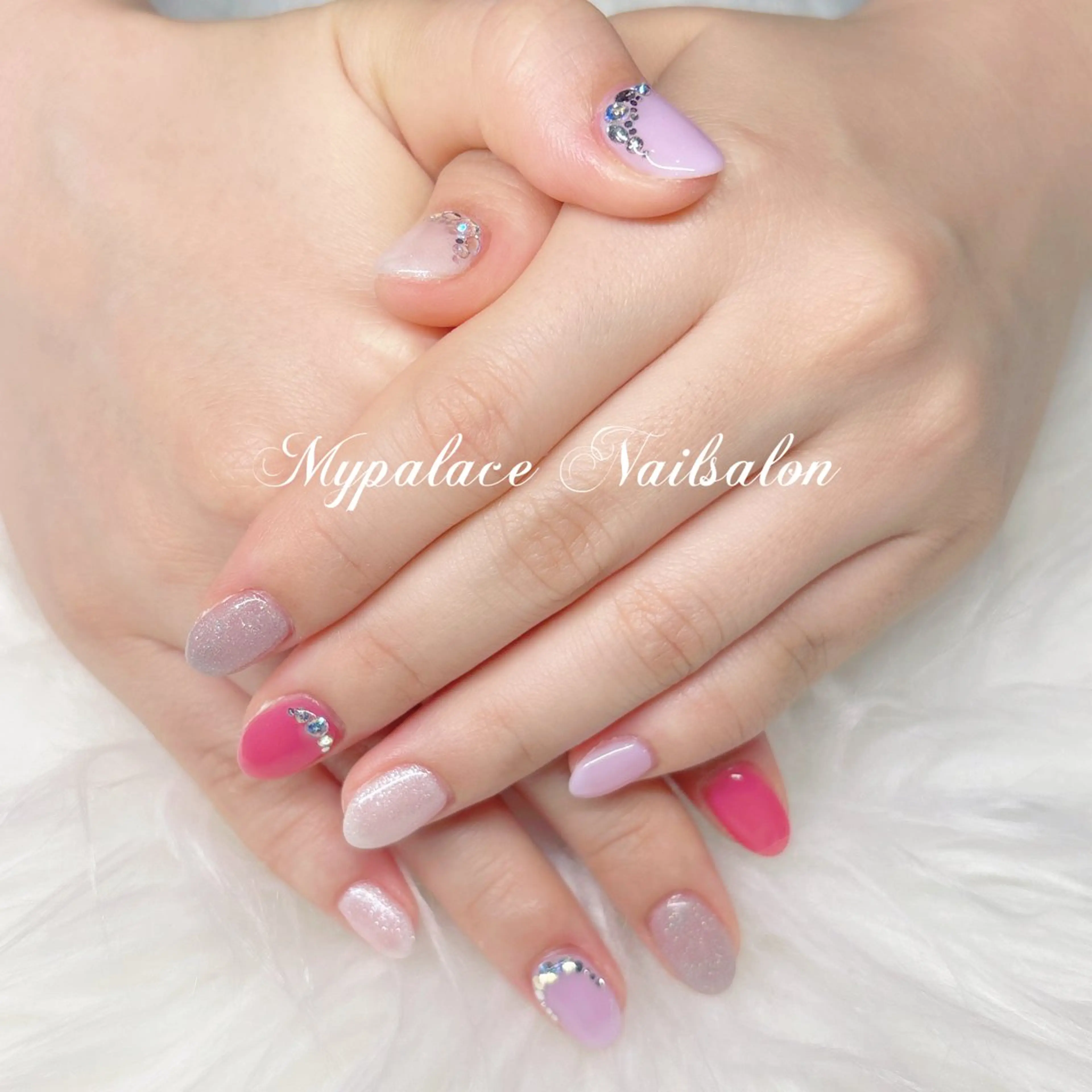 ネイル キラキラネイル ストーンネイル ハンドネイル Yuis Nailスカルプ専門のネイルデザイン
