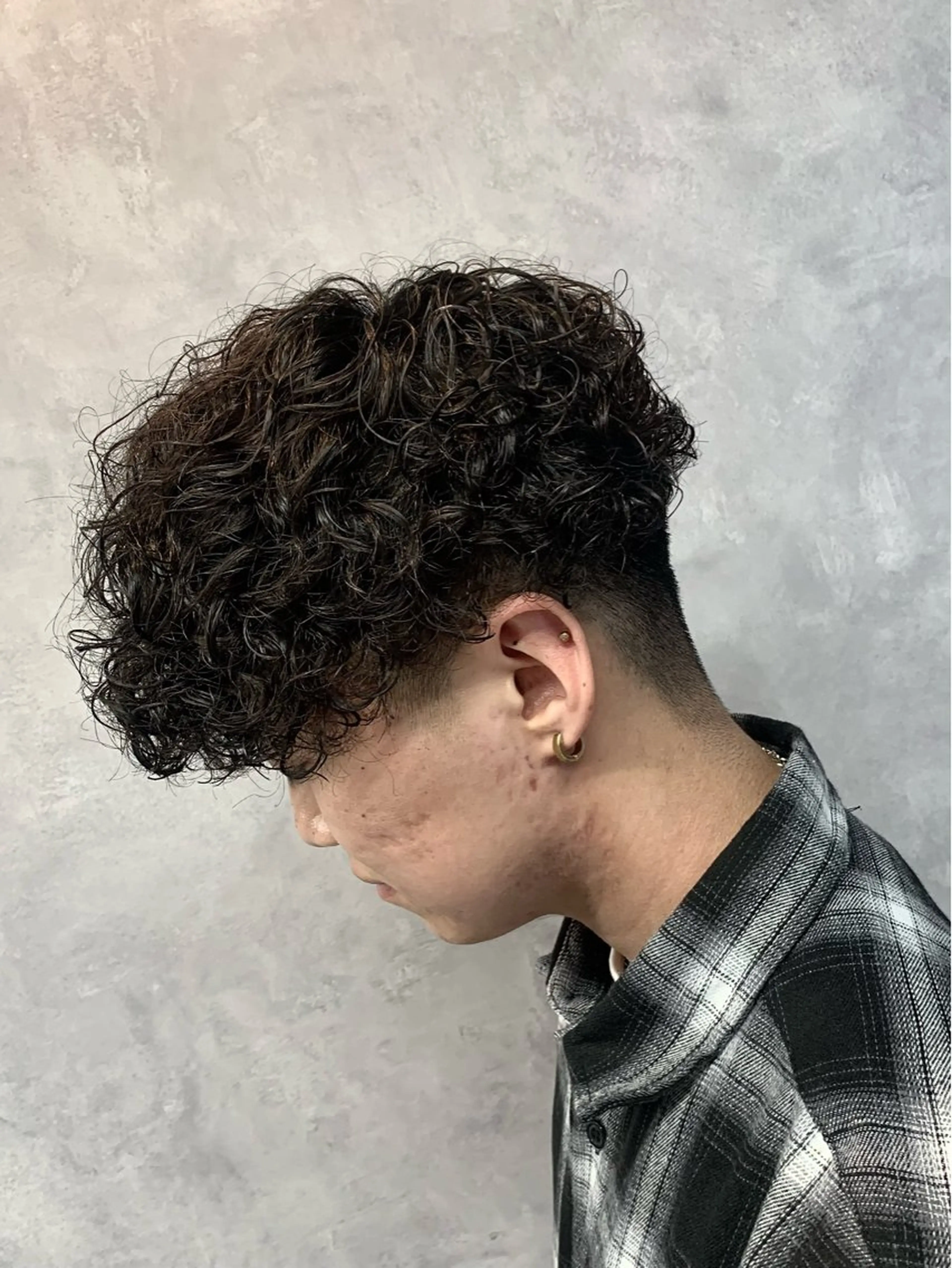 パーマ メンズ メンズパーマ プードルパーマ プードルパーマ センターパート/ メンズ特化/植田 柊のヘアスタイル