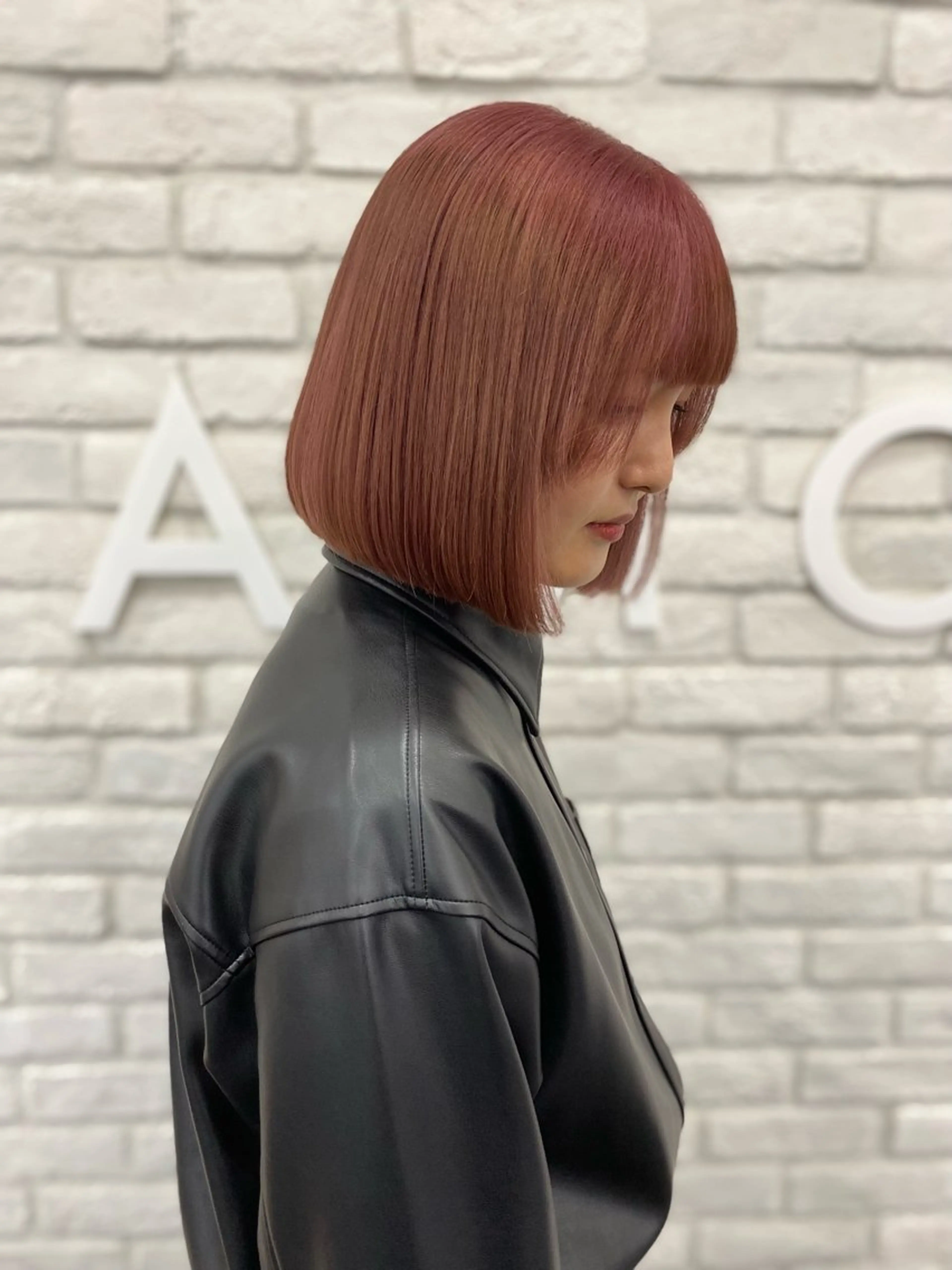 ミディアム カラー ハイトーンカラー ボブ 齋藤 優のヘアスタイル
