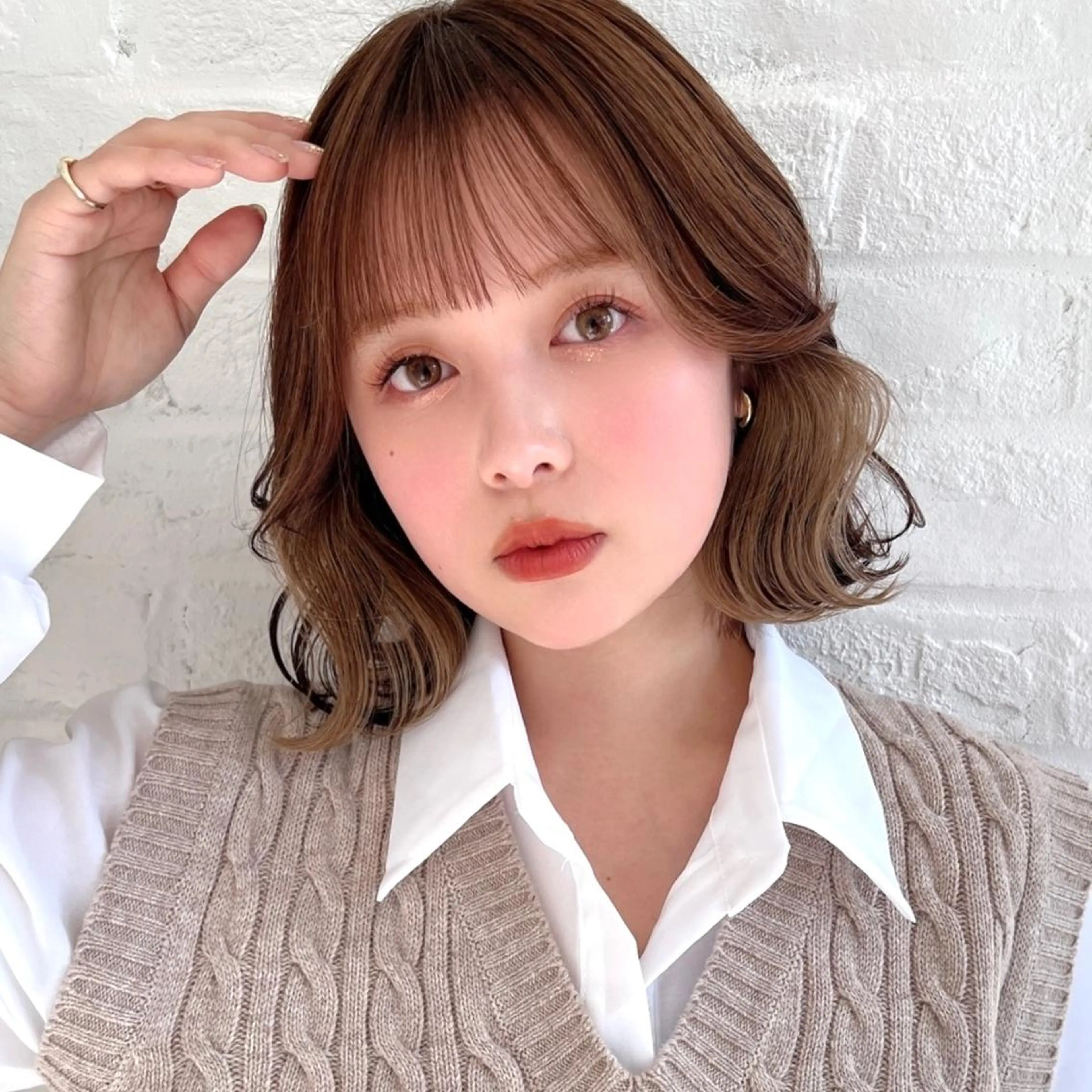 ミディアム カラー ヘアアレンジ イヤリングカラー インナーカラー くびれヘア 顔周りカット 韓国風ヘア カット ヘアカラー トリートメント ヘアセット 日本一の小顔カット/ ボブ/顔周り/韓国のヘアスタイル