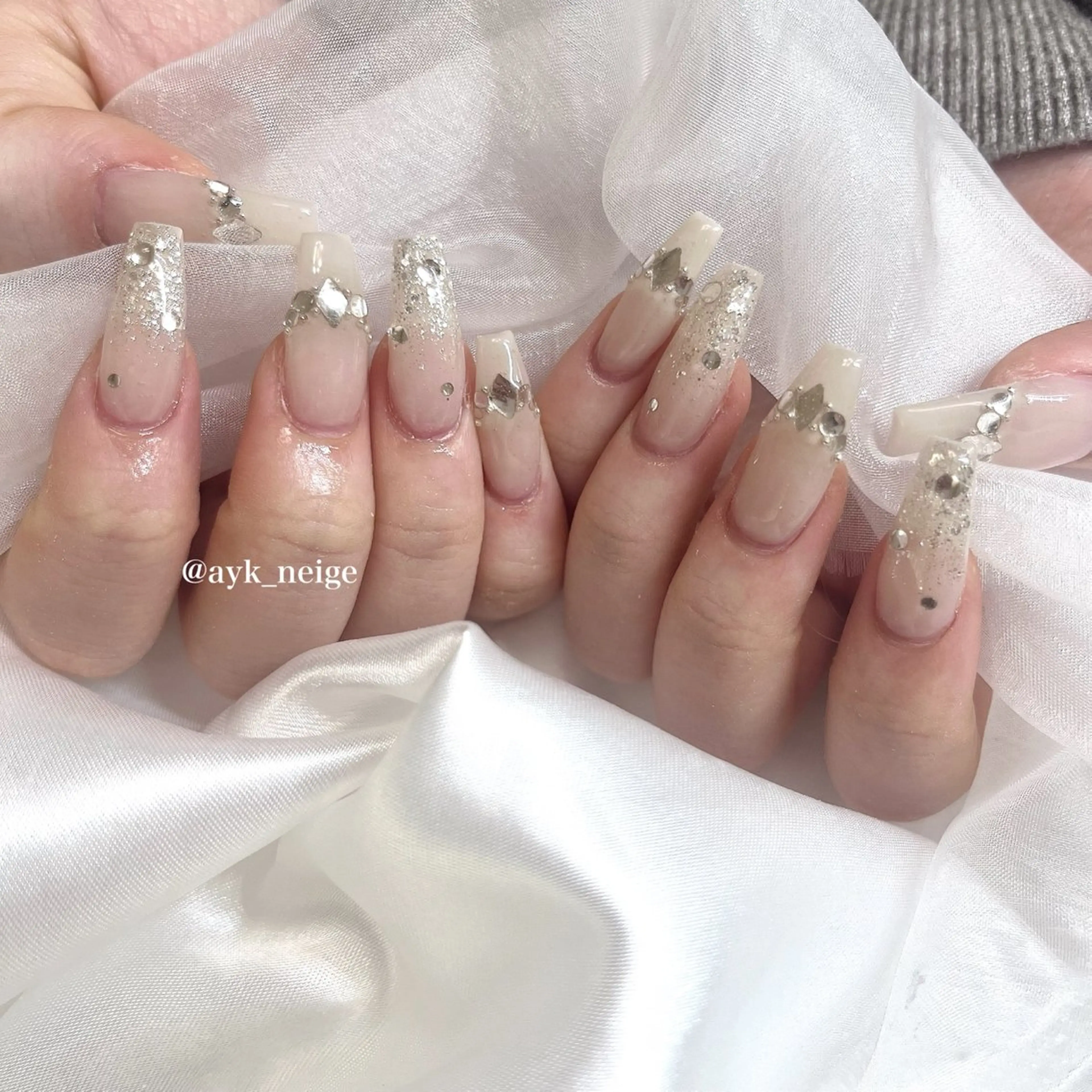 ネイル フットネイル キラキラネイル 韓国ネイル リボン シンプルネイル n'eige nail所属・大谷 綾香のネイルデザイン