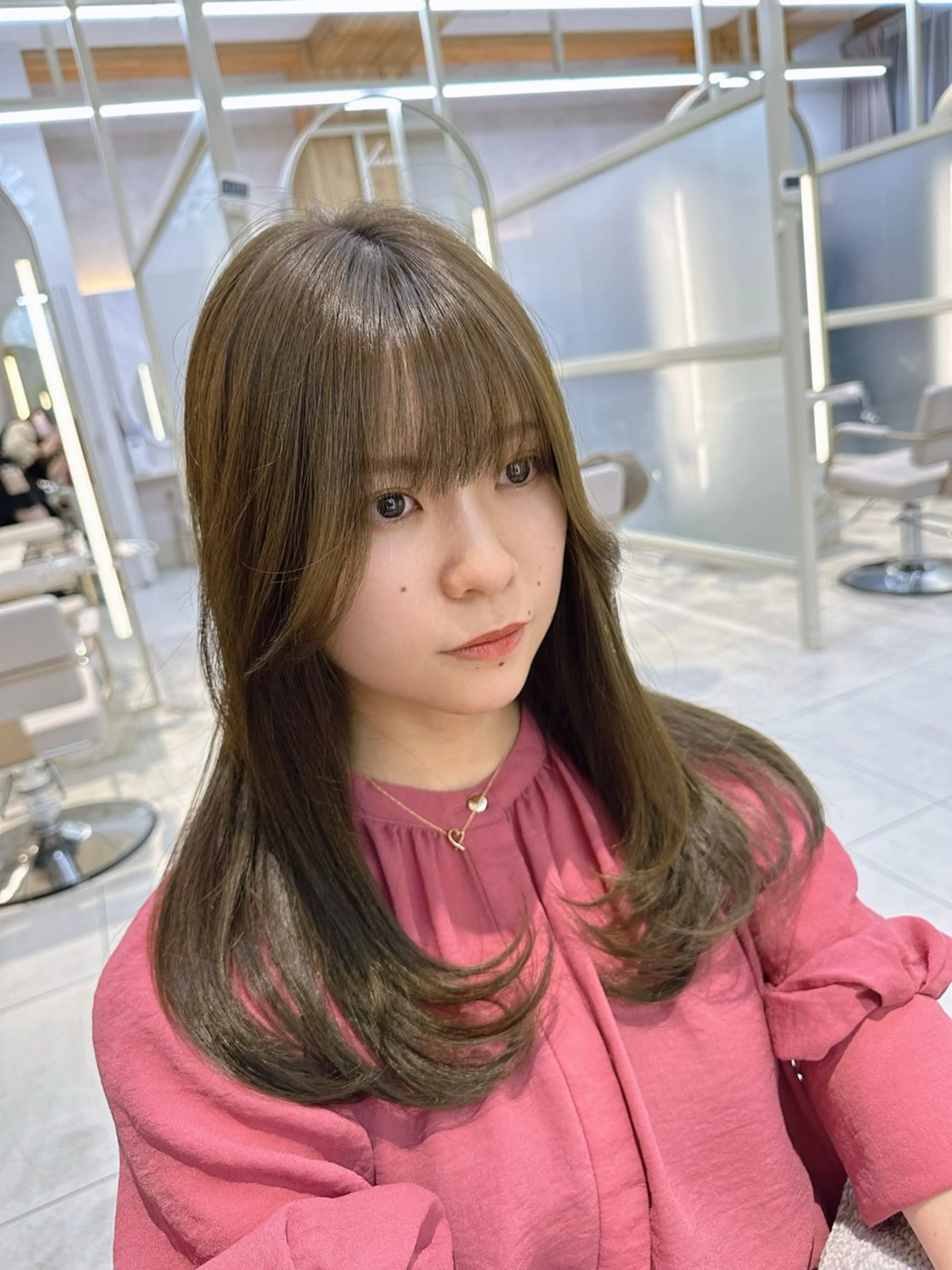 セミロング oto🎀×美髪× シースルー前髪🤍のヘアスタイル