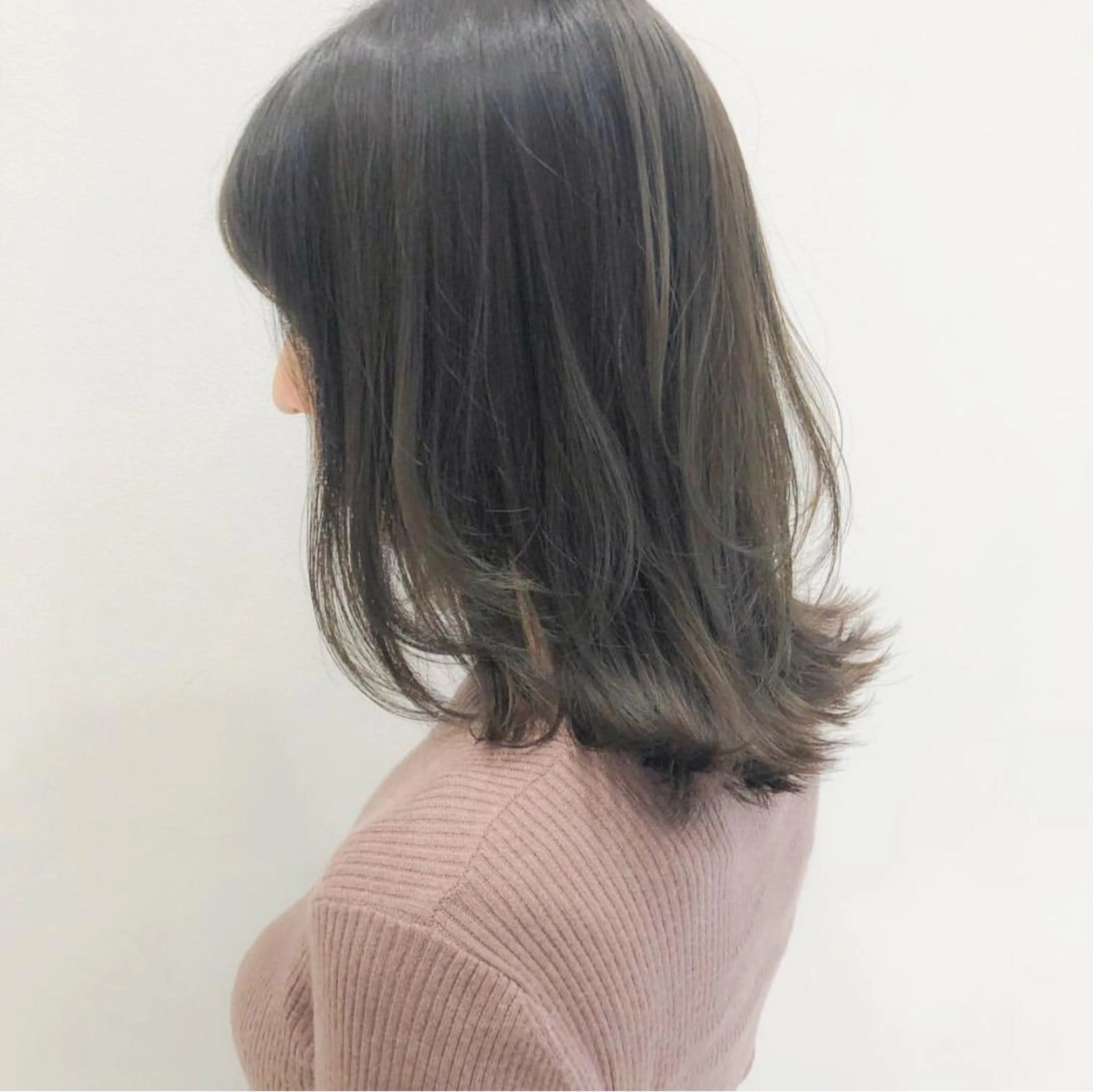 ミディアム カラー ヘアアレンジ ベージュカラー オリーブベージュ レイヤーカット ヘアカラー トリートメント topstylist 芳賀みなみのヘアスタイル
