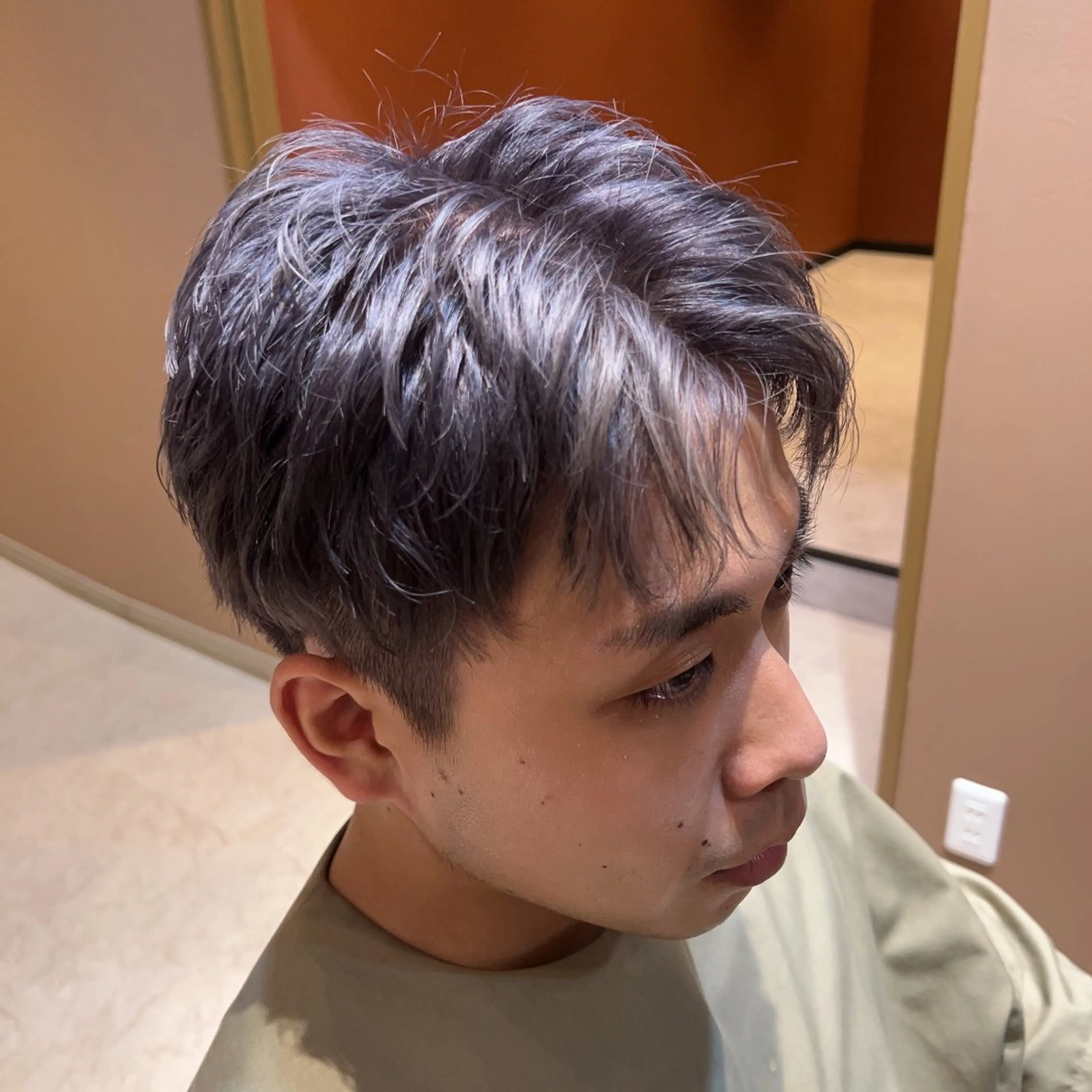 カラー メンズ シルバー keita💫暖色系 💫ハイトーン💫のヘアスタイル