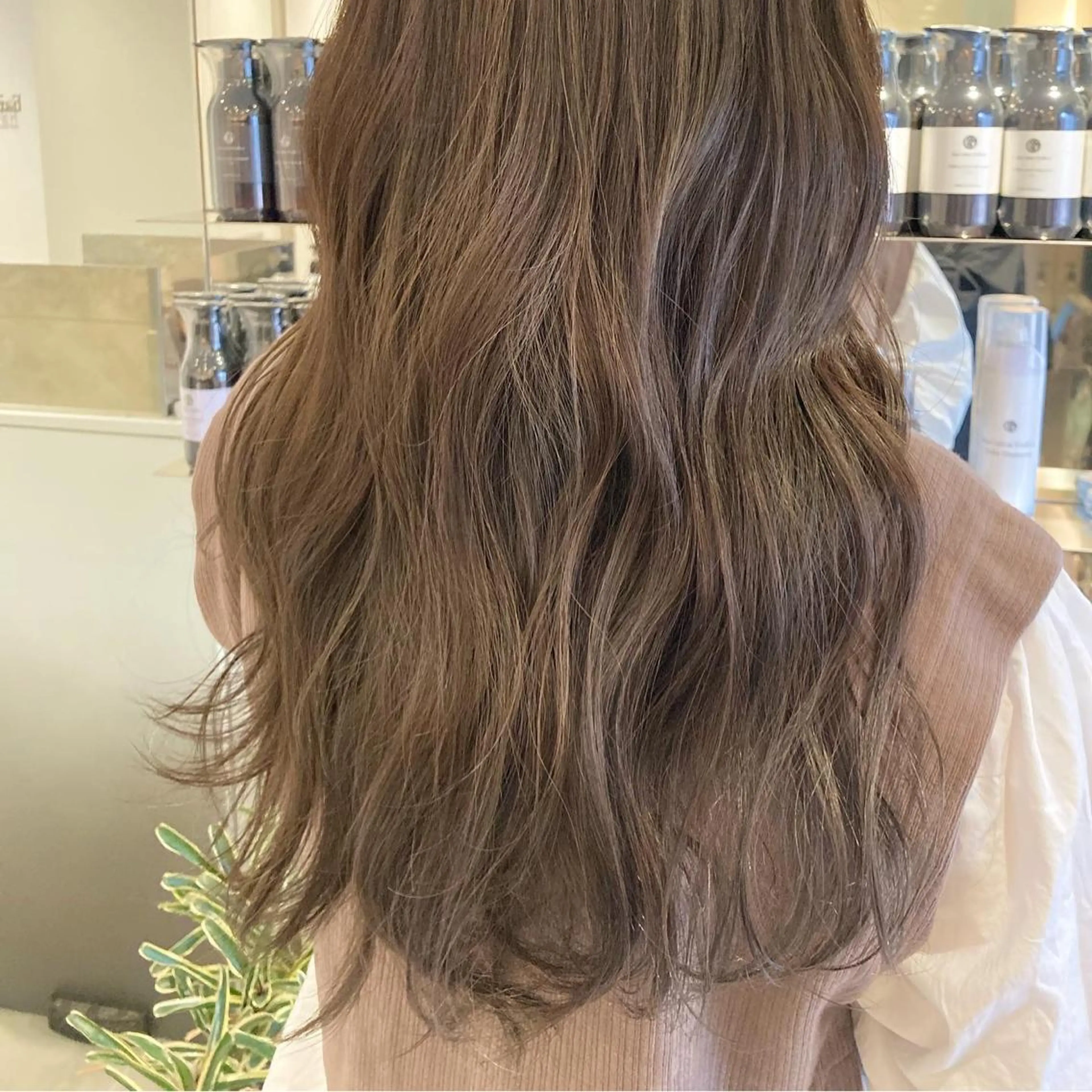ロング カラー ヘアアレンジ ベージュカラー 透明感カラー 垢抜け韓国風ヘア カラーMIKUのヘアスタイル