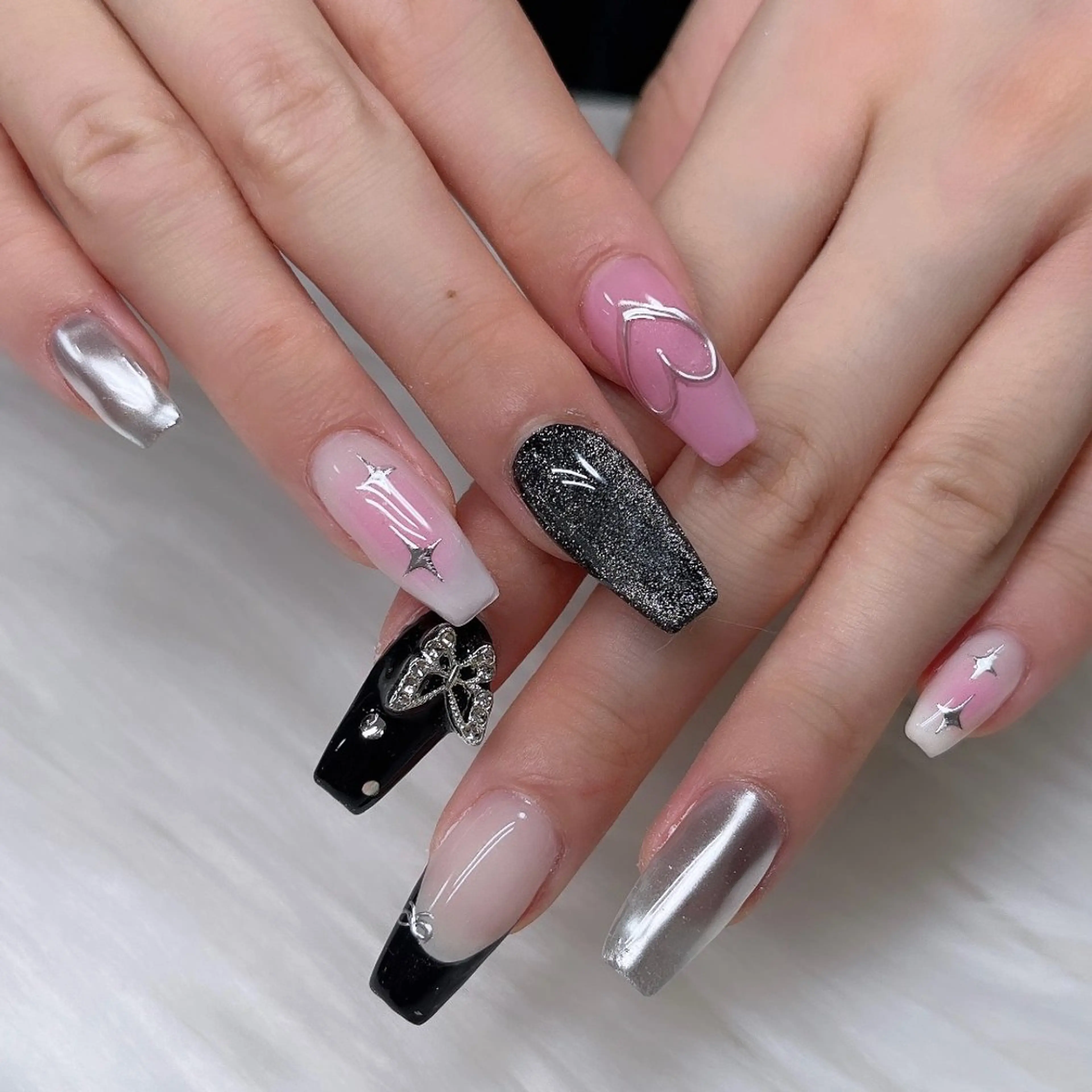 ネイル アートネイル キラキラネイル 韓国ネイル ラメ(グリッター) ロングネイル ハンドネイル 🐕🦺Yappy 💗A-tanのネイルデザイン