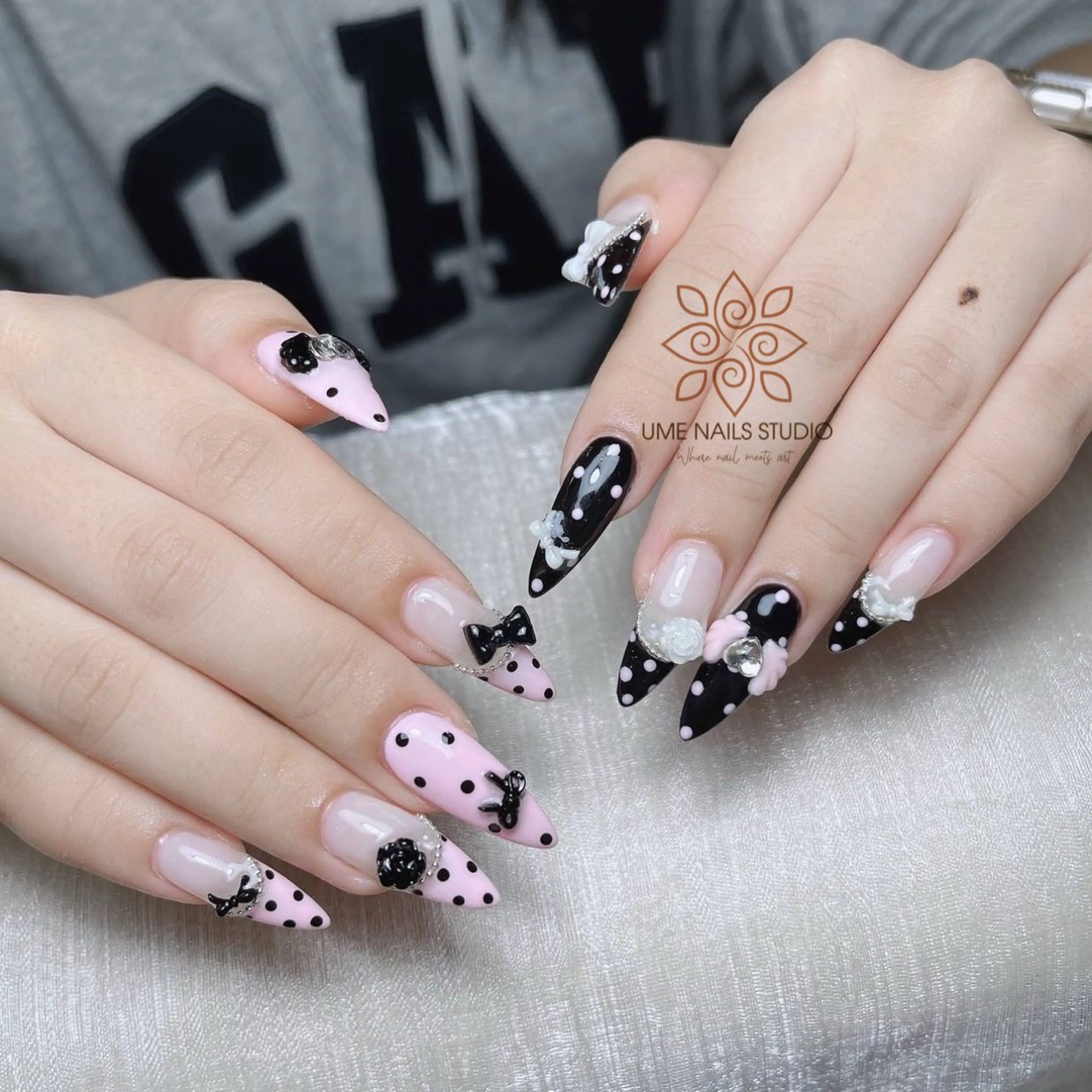 ネイル チークネイル クリアネイル ガーリー キラキラネイル 韓国ネイル ハンドネイル Ume Nail Studioのネイルデザイン