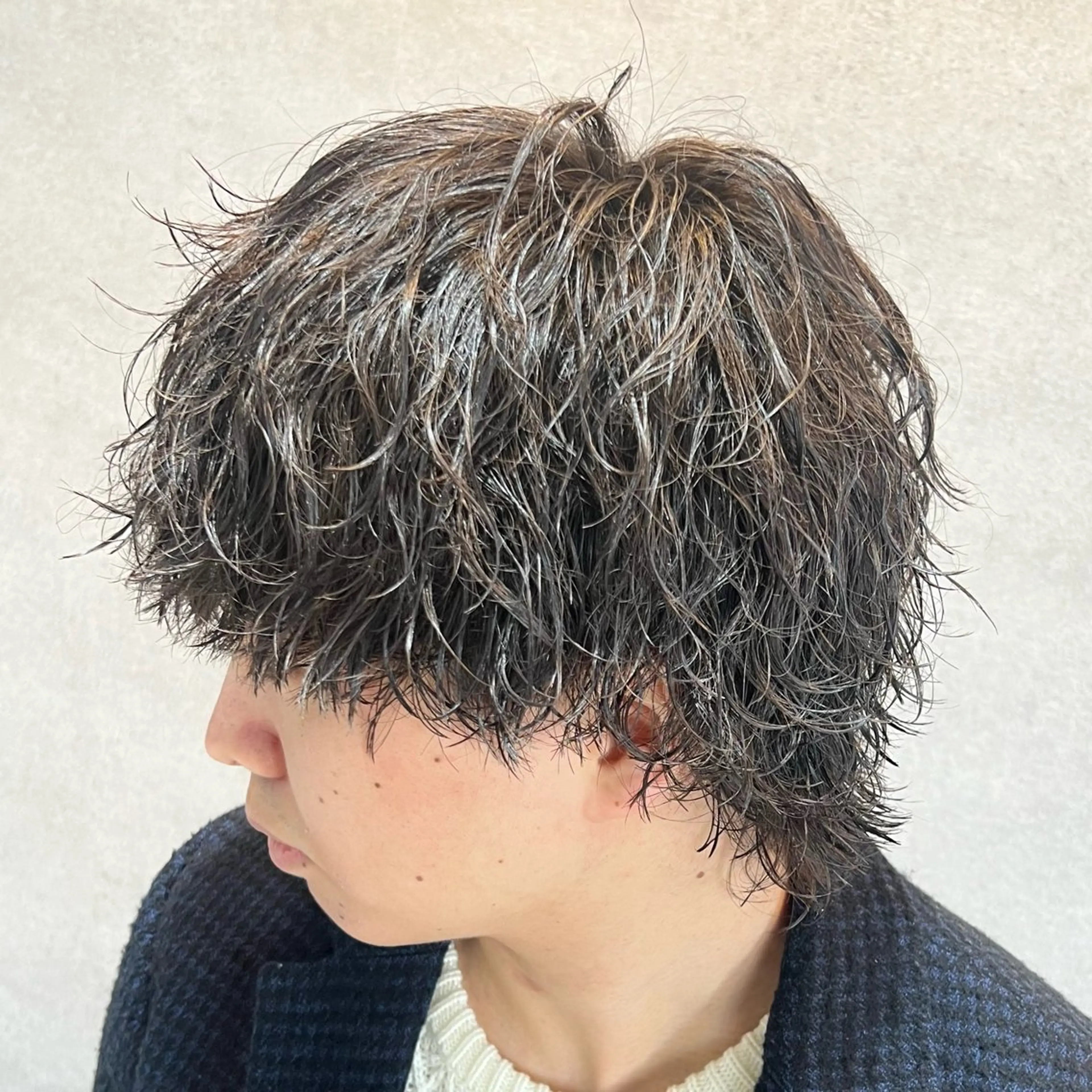 ショート カラー パーマ ヘアアレンジ メンズ センターパート メンズハイライト メンズメッシュ マッシュ メンズパーマ カット パーマ トリートメント ヘッドスパ ヘアセット 仕上がり満足度No. 1🔥BLUCK🔥のヘアスタイル