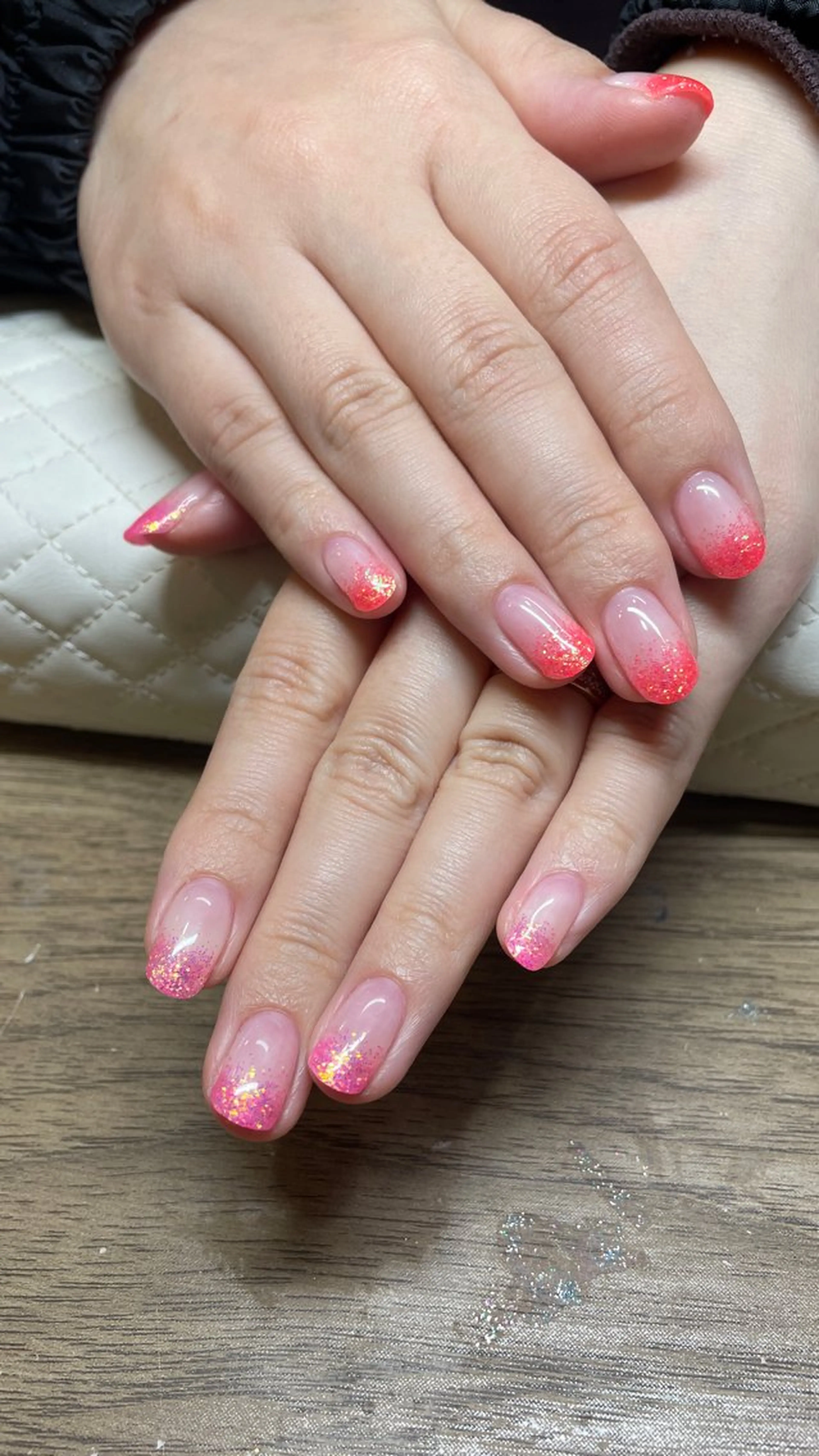 ネイル ラメ(グリッター) ラメグラデーション ネイルサロンエーナイン札幌麻生店所属・堀越 優のネイルデザイン