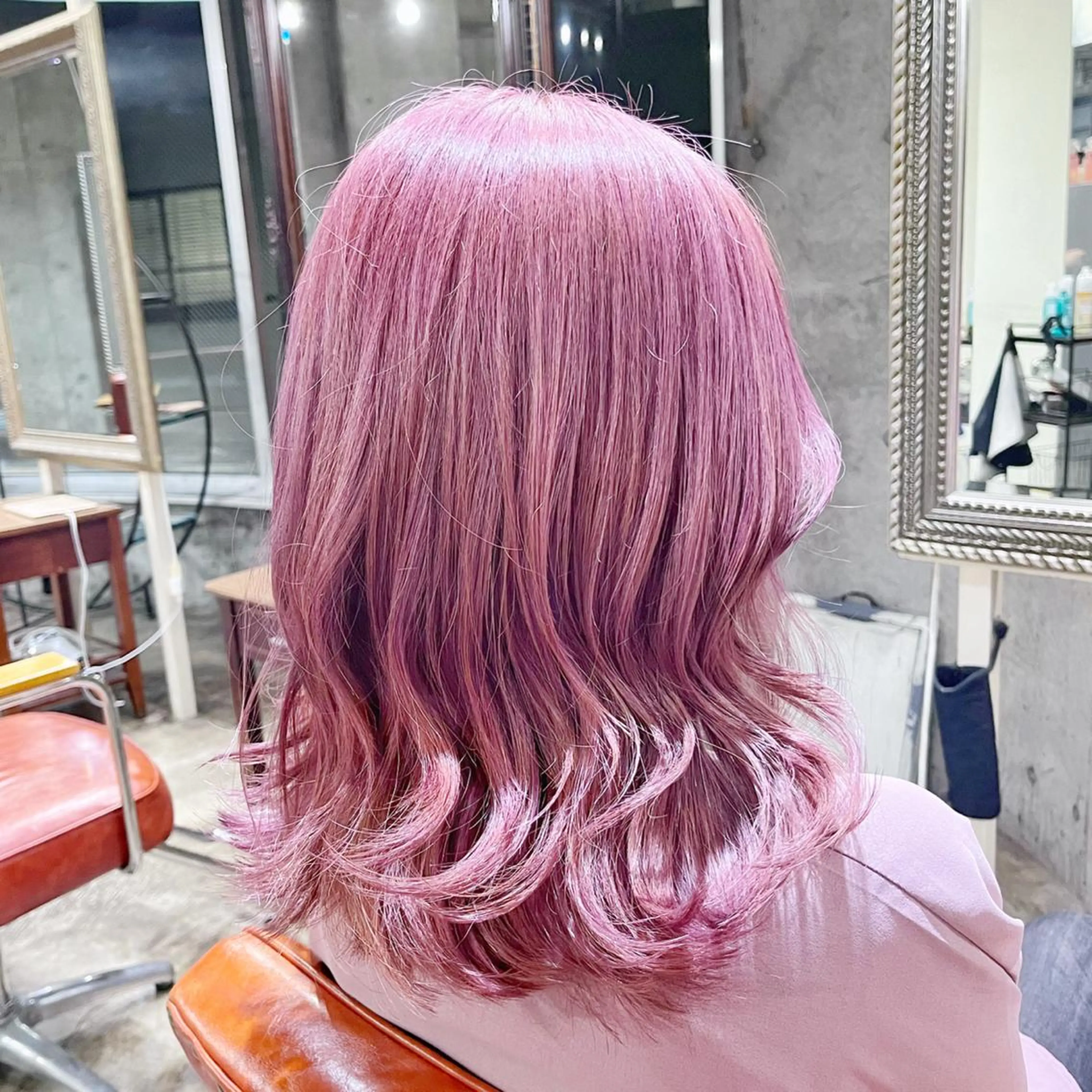ミディアム カラー ヘアアレンジ ラベンダーカラー ピンクカラー ピンクラベンダー ヘアカラー ピンクカラー🩷 ヘアセットＮＯ.1のヘアスタイル