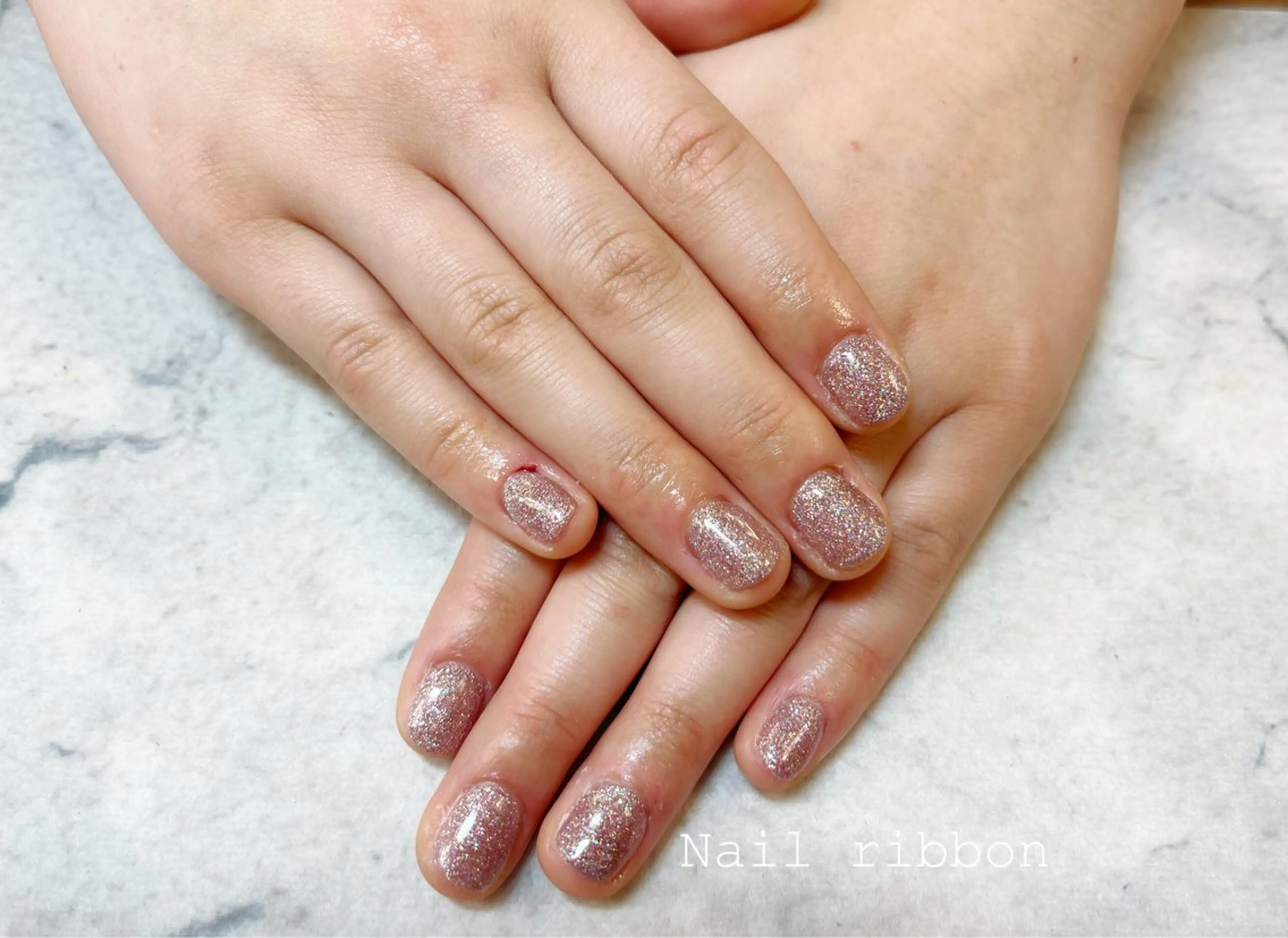 ネイル キラキラネイル ワンカラーネイル ピンク ネイルリボン 笠井のネイルデザイン