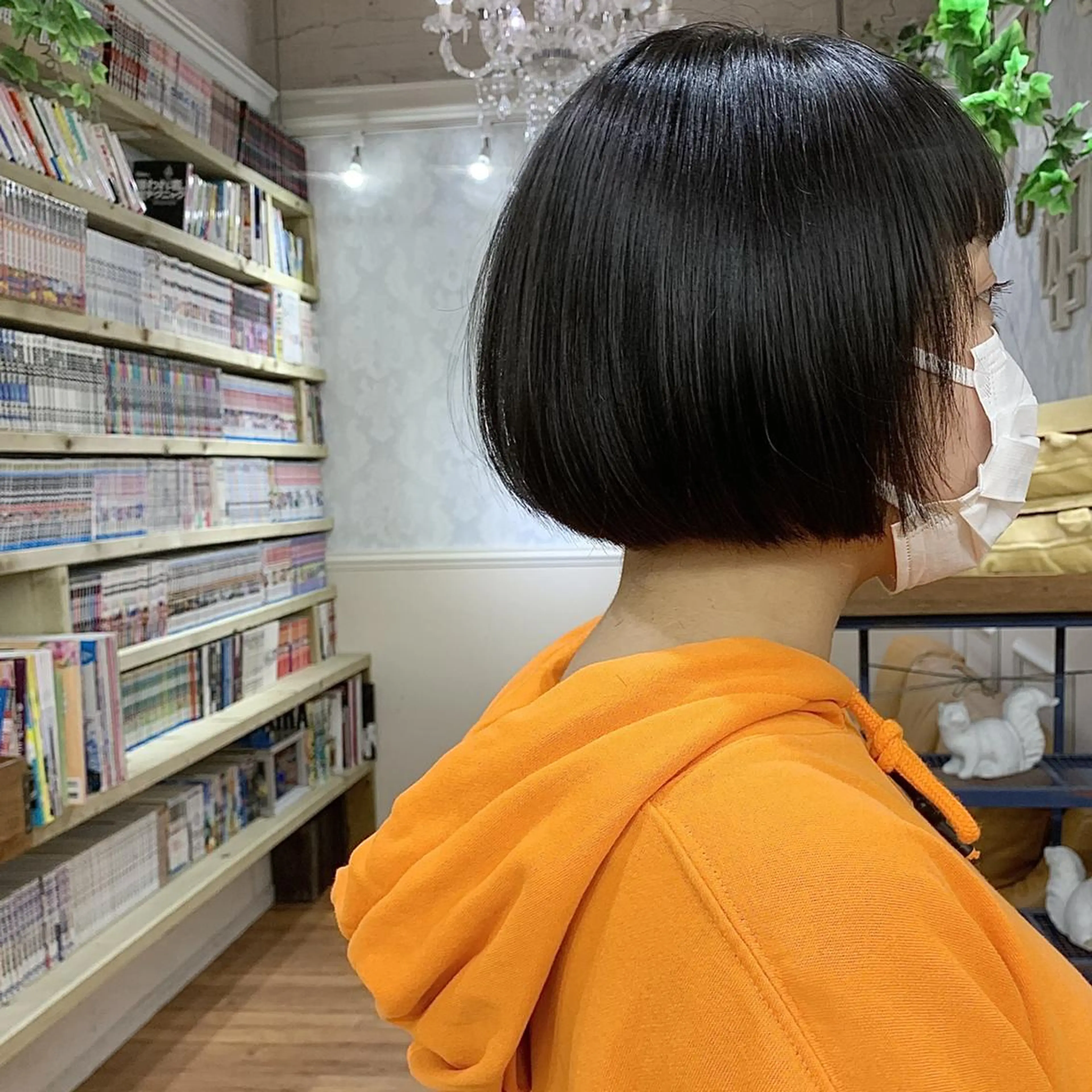 ショート カラー ボブ ワイドバング お顔まわりカット🌱 emo.村松泉綺のヘアスタイル
