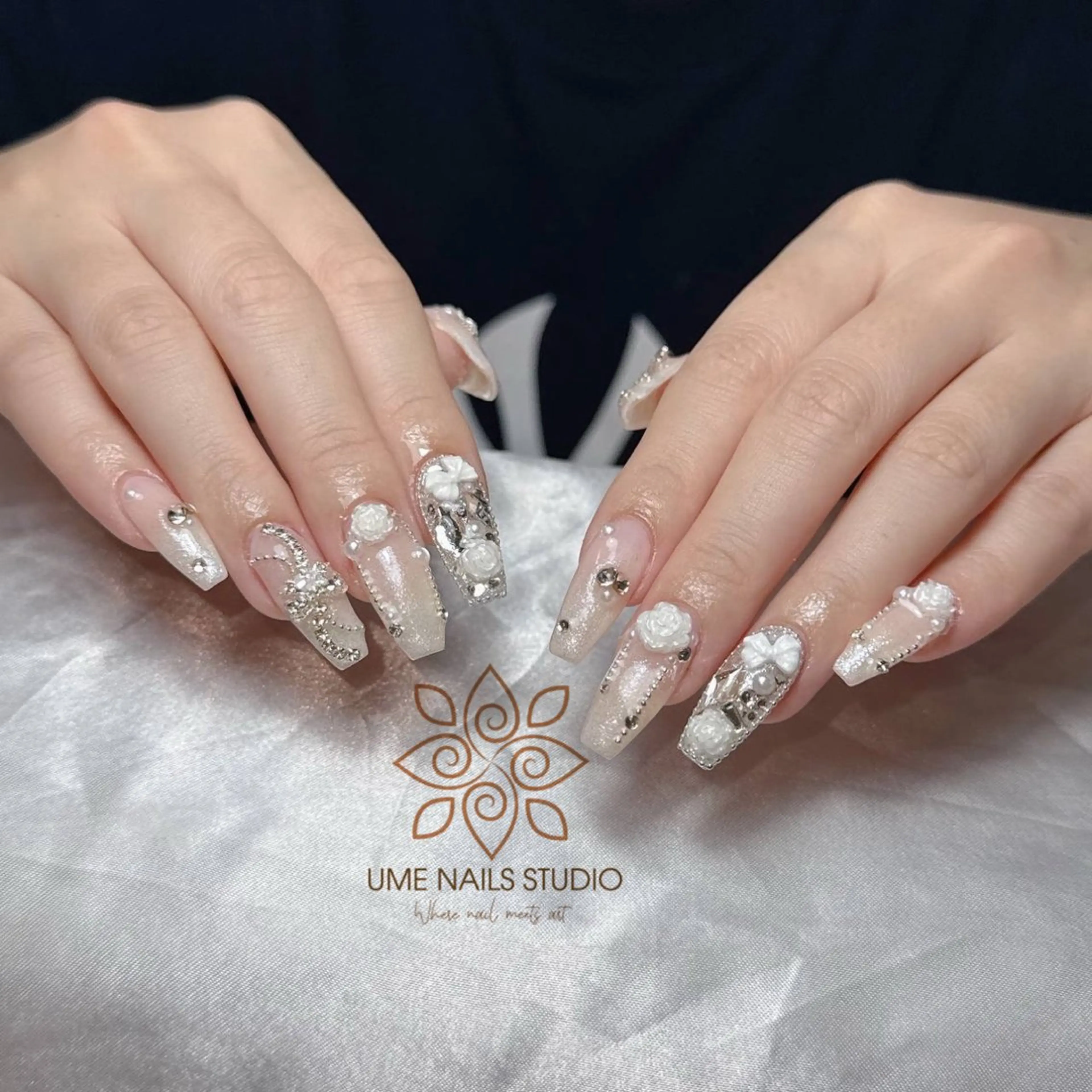 ネイル チークネイル クリアネイル ガーリー キラキラネイル 韓国ネイル ハンドネイル Ume Nail Studioのネイルデザイン