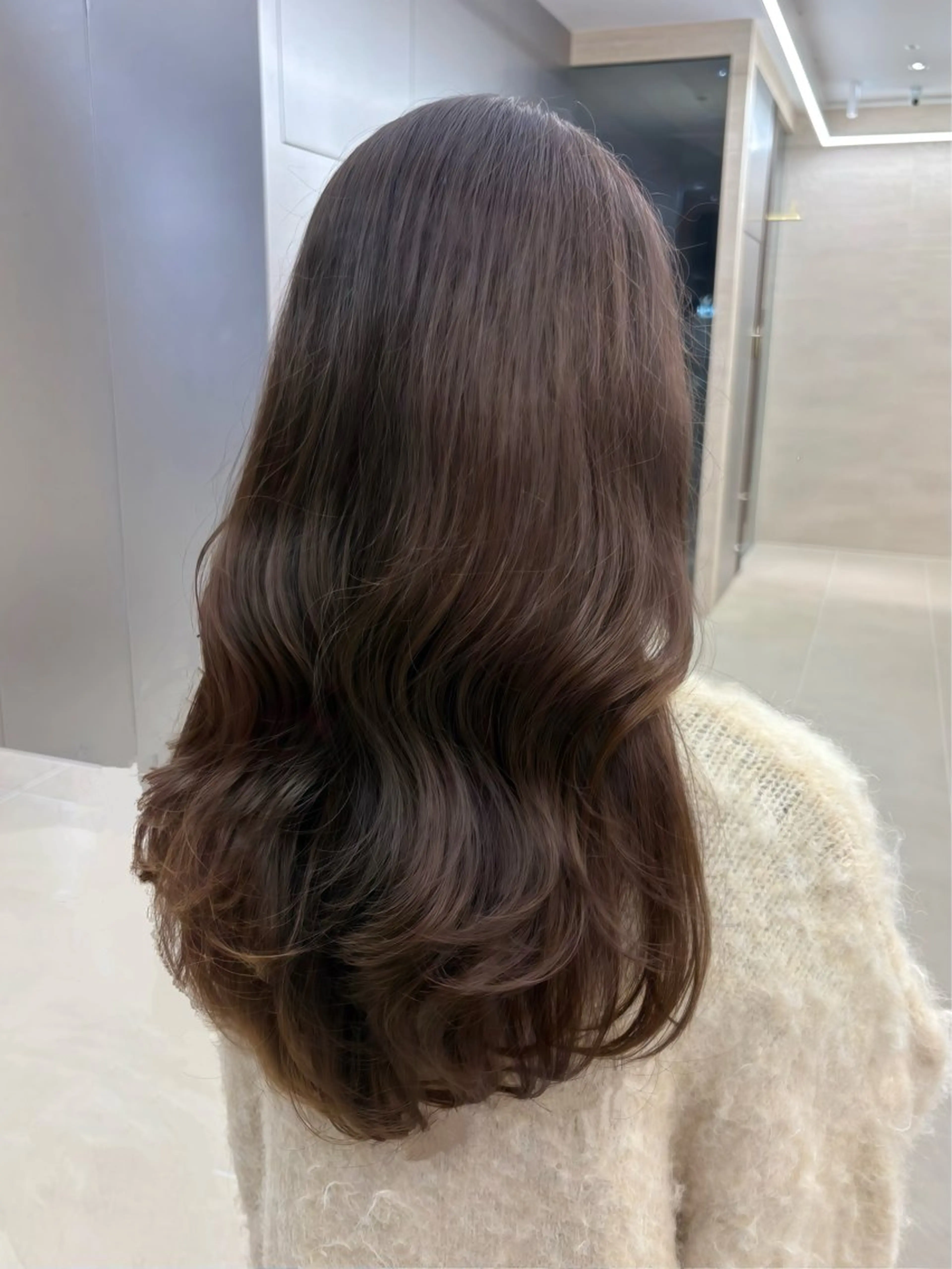 ロング カラー ベージュカラー 透明感カラー グレージュ レイヤーカット ロング カット ヘアカラー トリートメント PULSE yokohama所属・横浜駅/韓国レイヤー カット/髪質改善のヘアスタイル