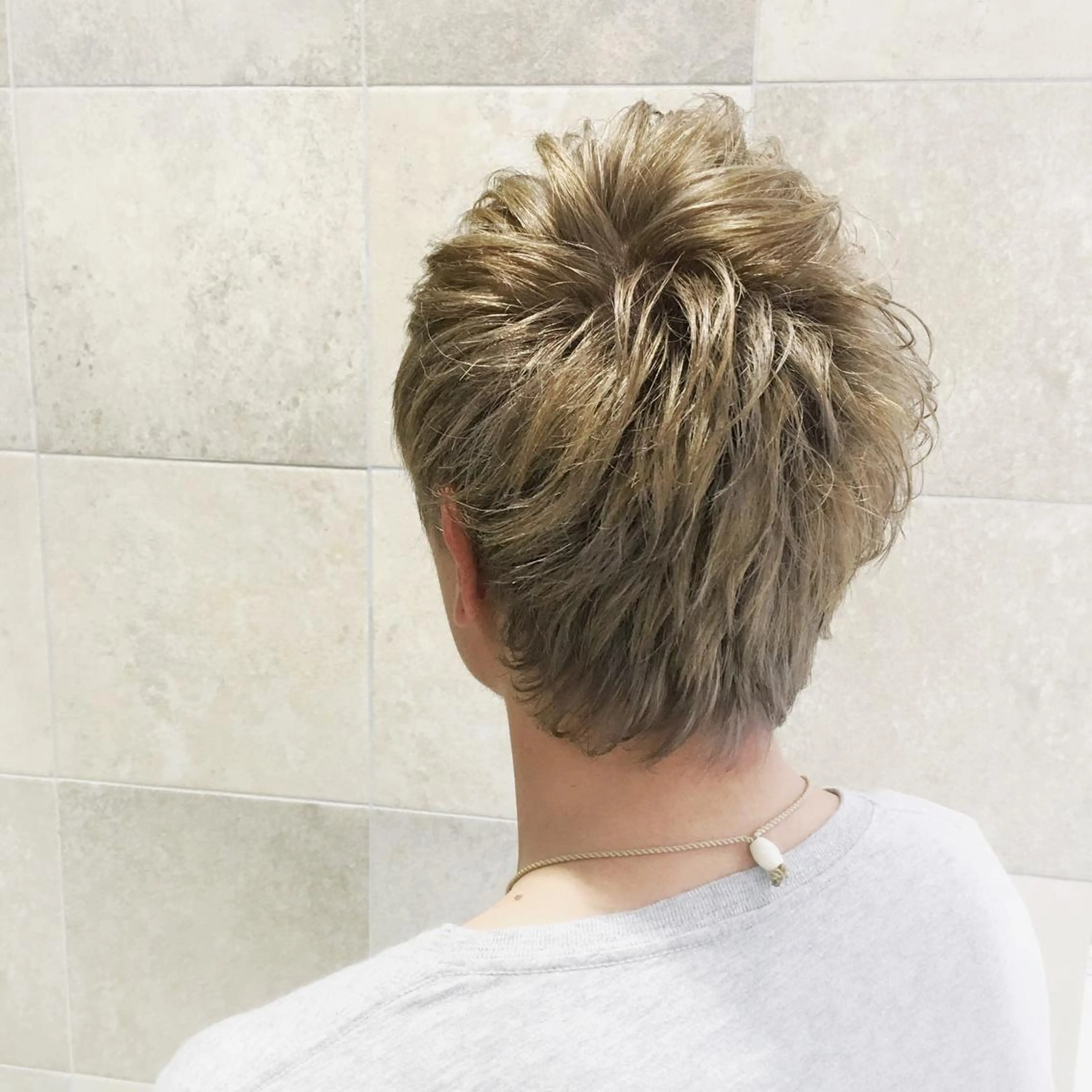 カラー メンズ メンズブリーチ ブリーチ カット ヘアカラー カット／メンズカット 藤田麻衣のヘアスタイル