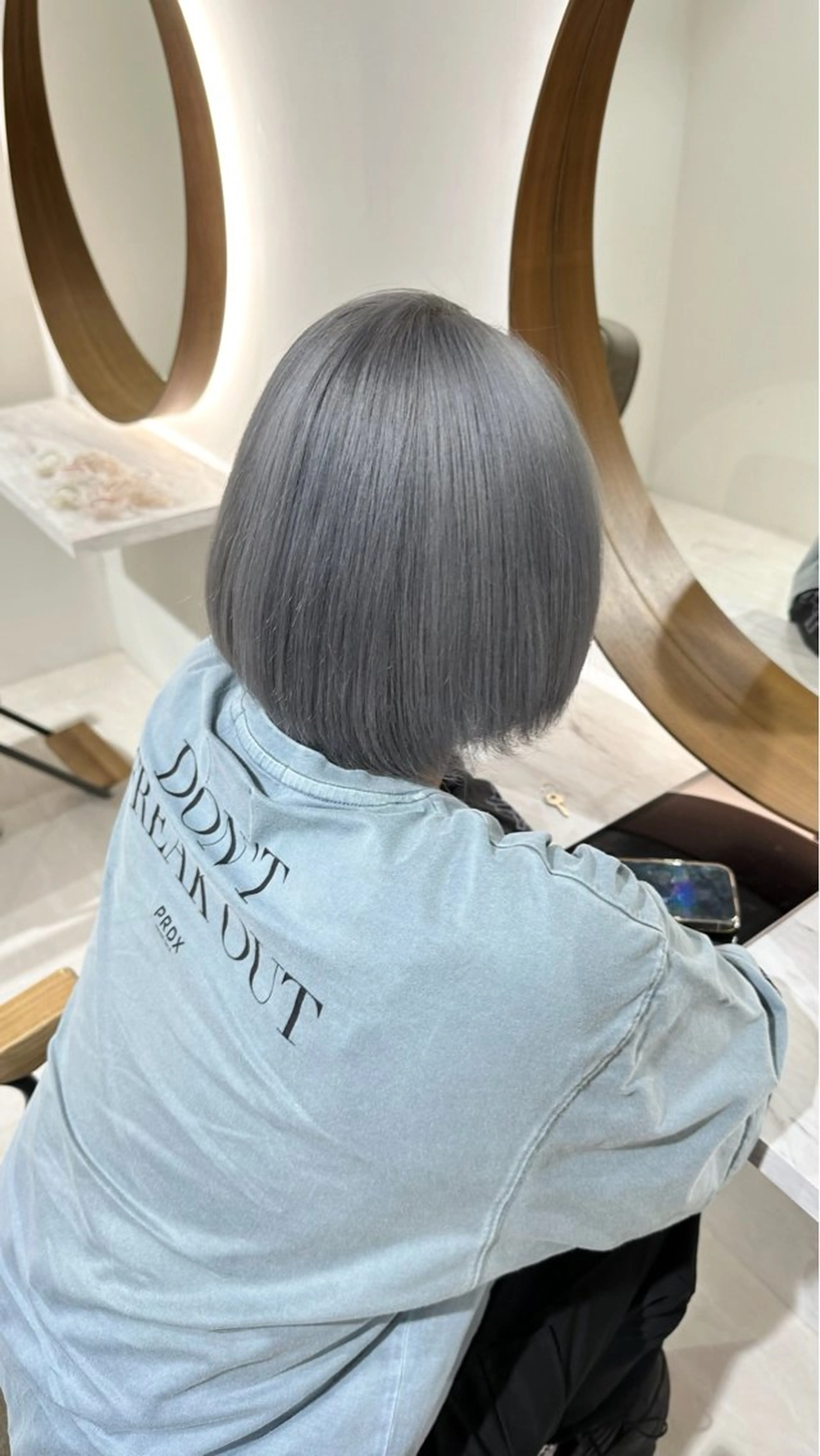 カラー シルバー 瀬戸 杏珠のヘアスタイル