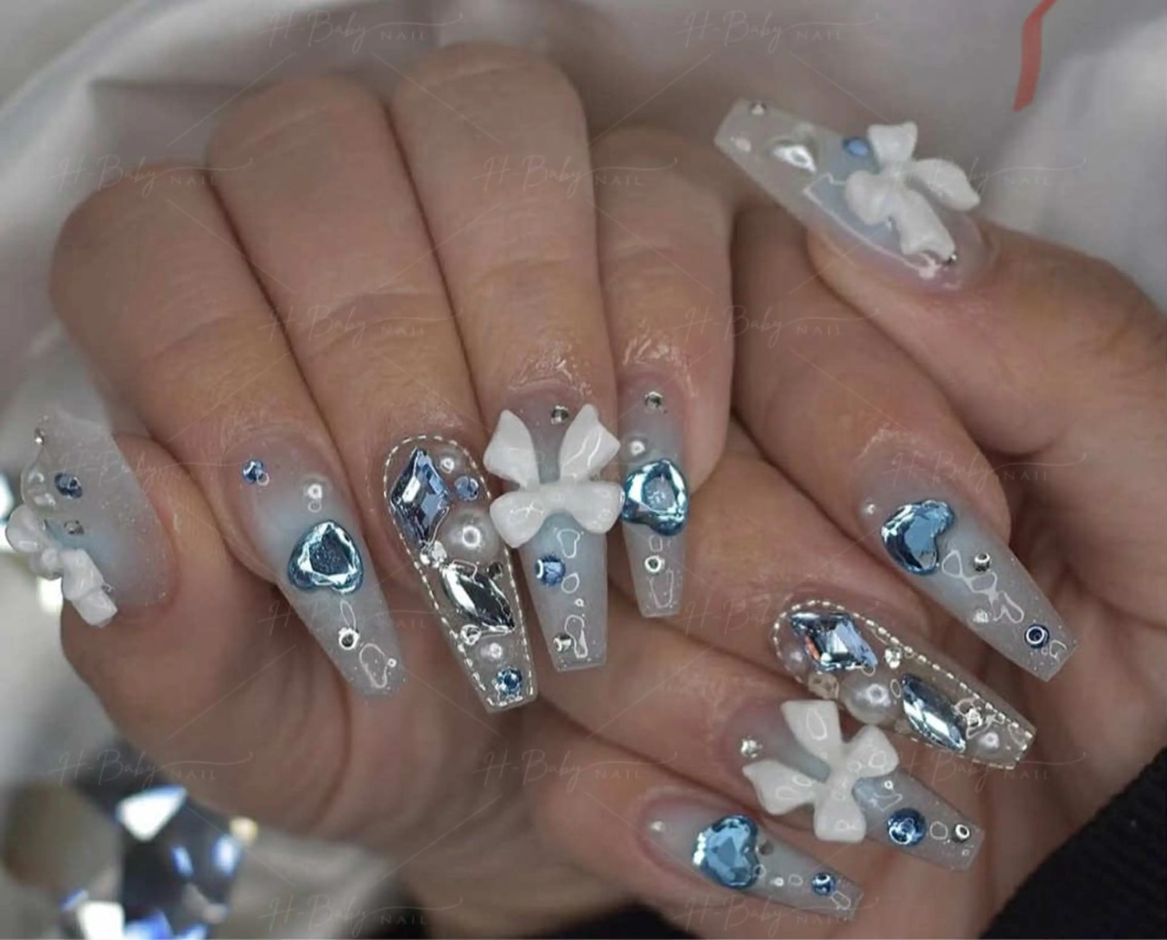 ネイル フレンチネイル ジェルネイル ガラスフレンチ ハロウィン ハート H.baby nail所属・H.baby Nail Salonのネイルデザイン