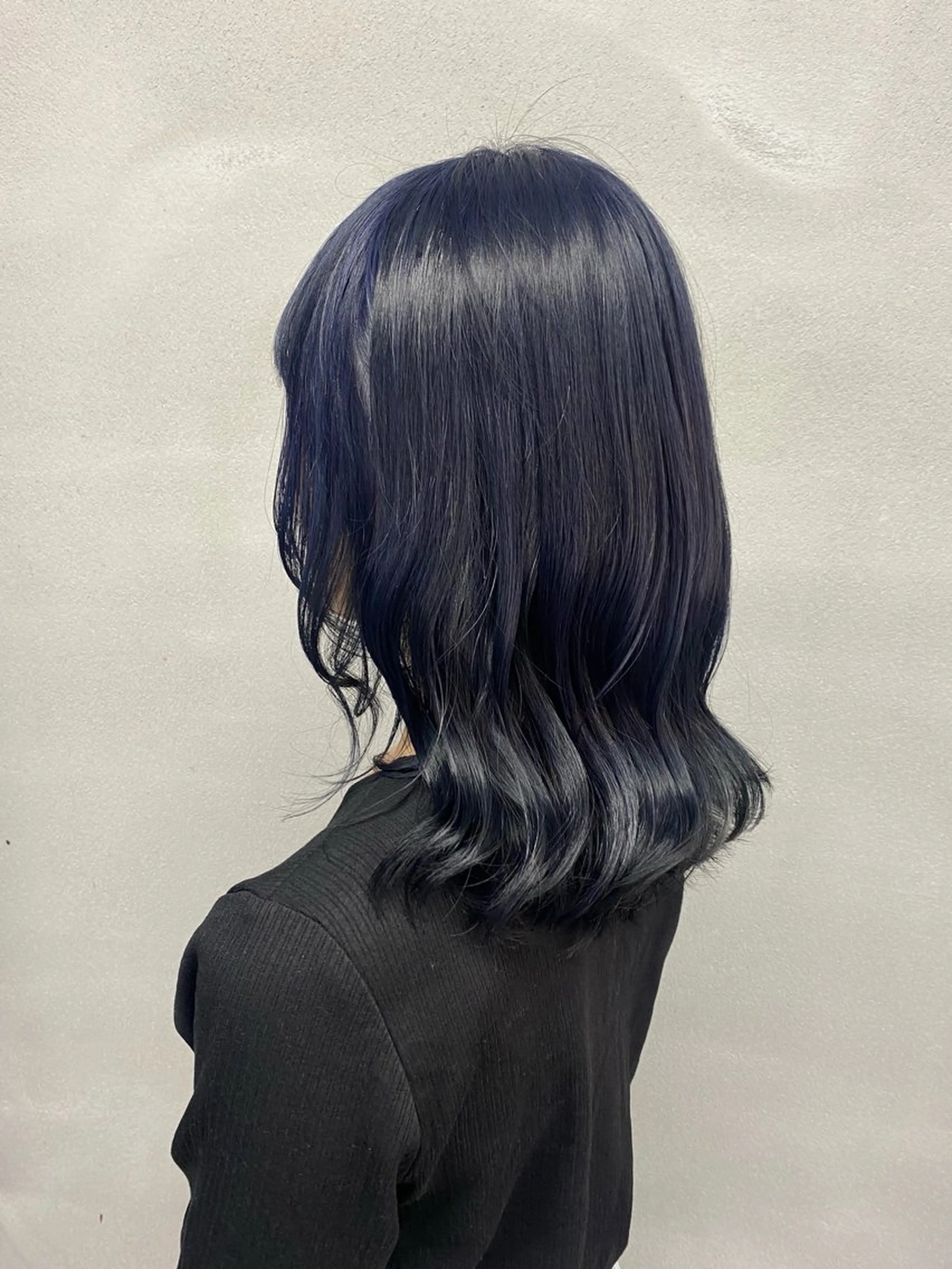 セミロング カラー 黒髪 ブリーチ ブルーカラー ブルーブラック デザインカラー ヘアカラー トリートメント 柏 デザインカラー/ レイヤー🐣シオリのヘアスタイル