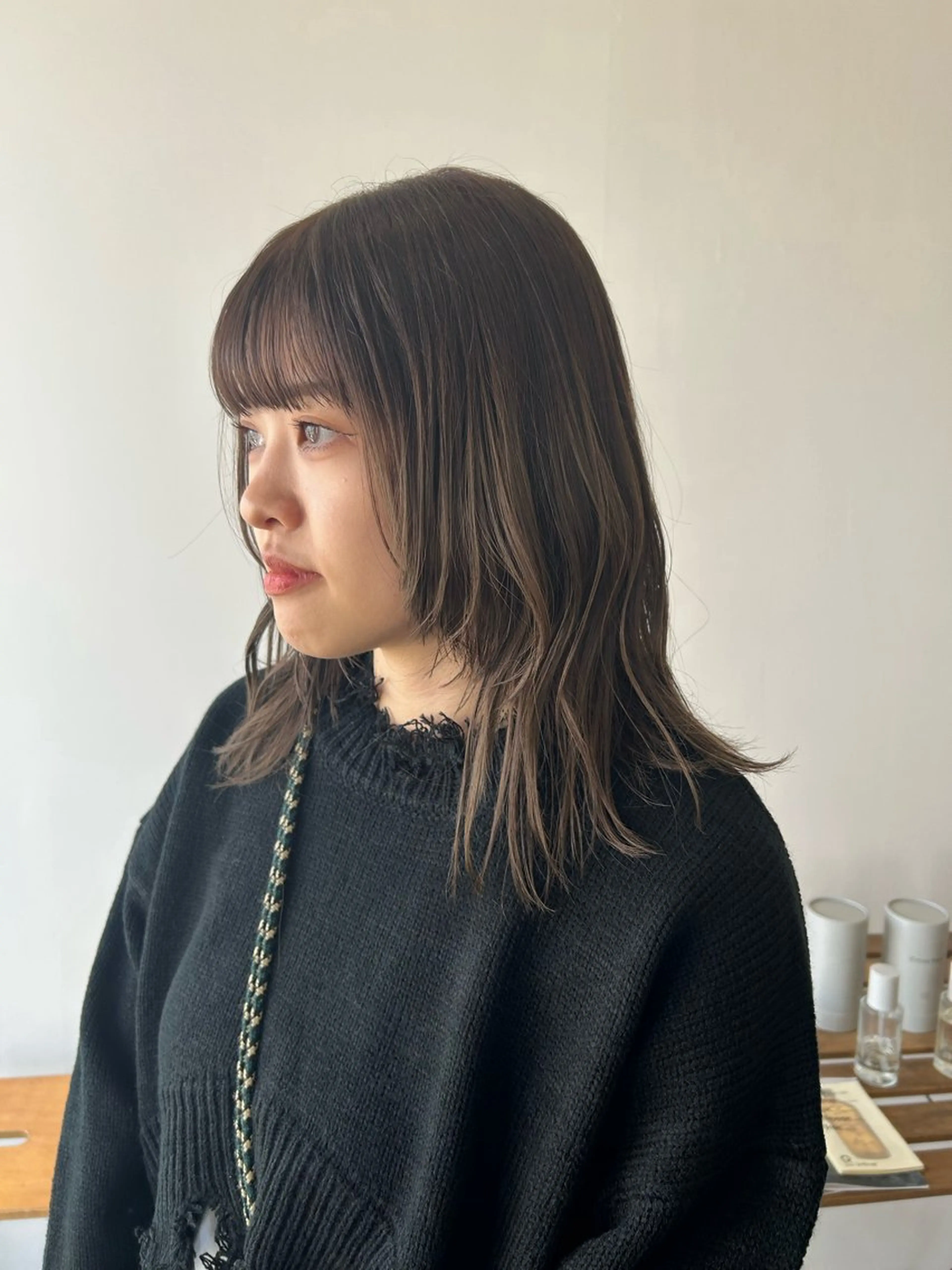 ミディアム カラー ベージュカラー オリーブベージュ 顔まわりレイヤー レイヤーカット plus HAIR いずみのヘアスタイル