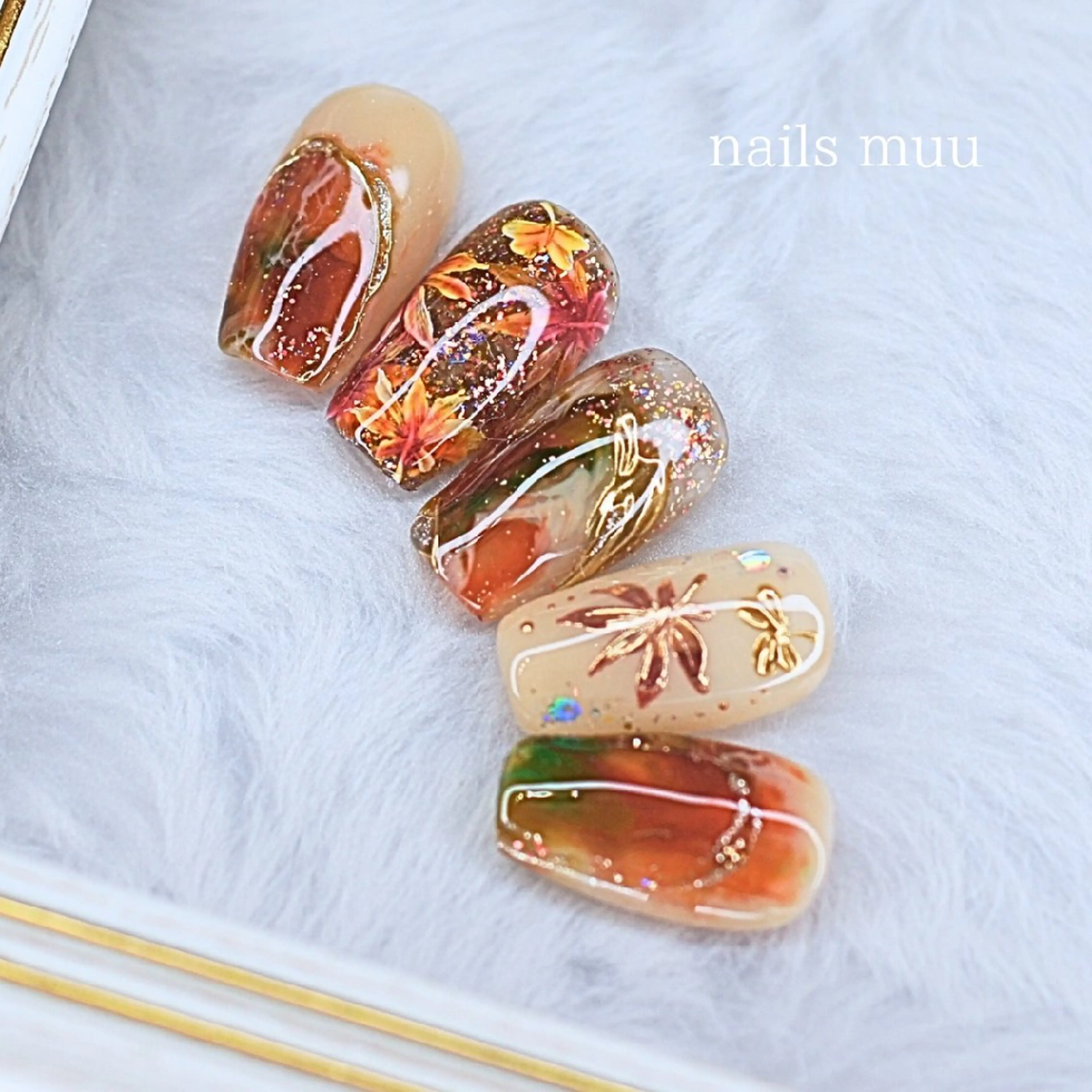 ネイル アートネイル ゴールド ミラーネイル ニュアンスネイル 冬ネイル ハンドネイル nails muu まゆのネイルデザイン