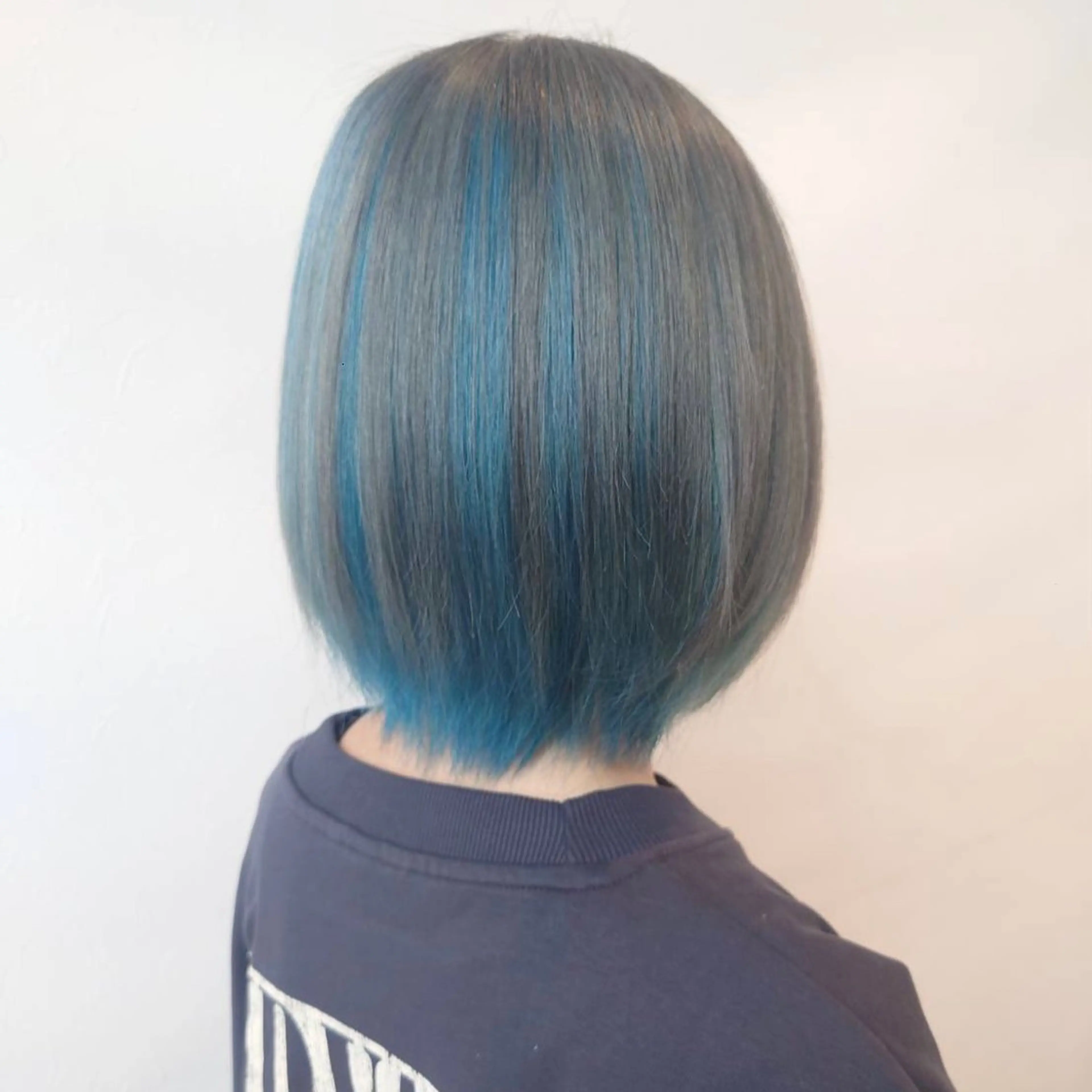 ショート カラー デザインカラー エメラルドグリーン ヘアカラー トリートメント GLOSS 心斎橋 山上のヘアスタイル