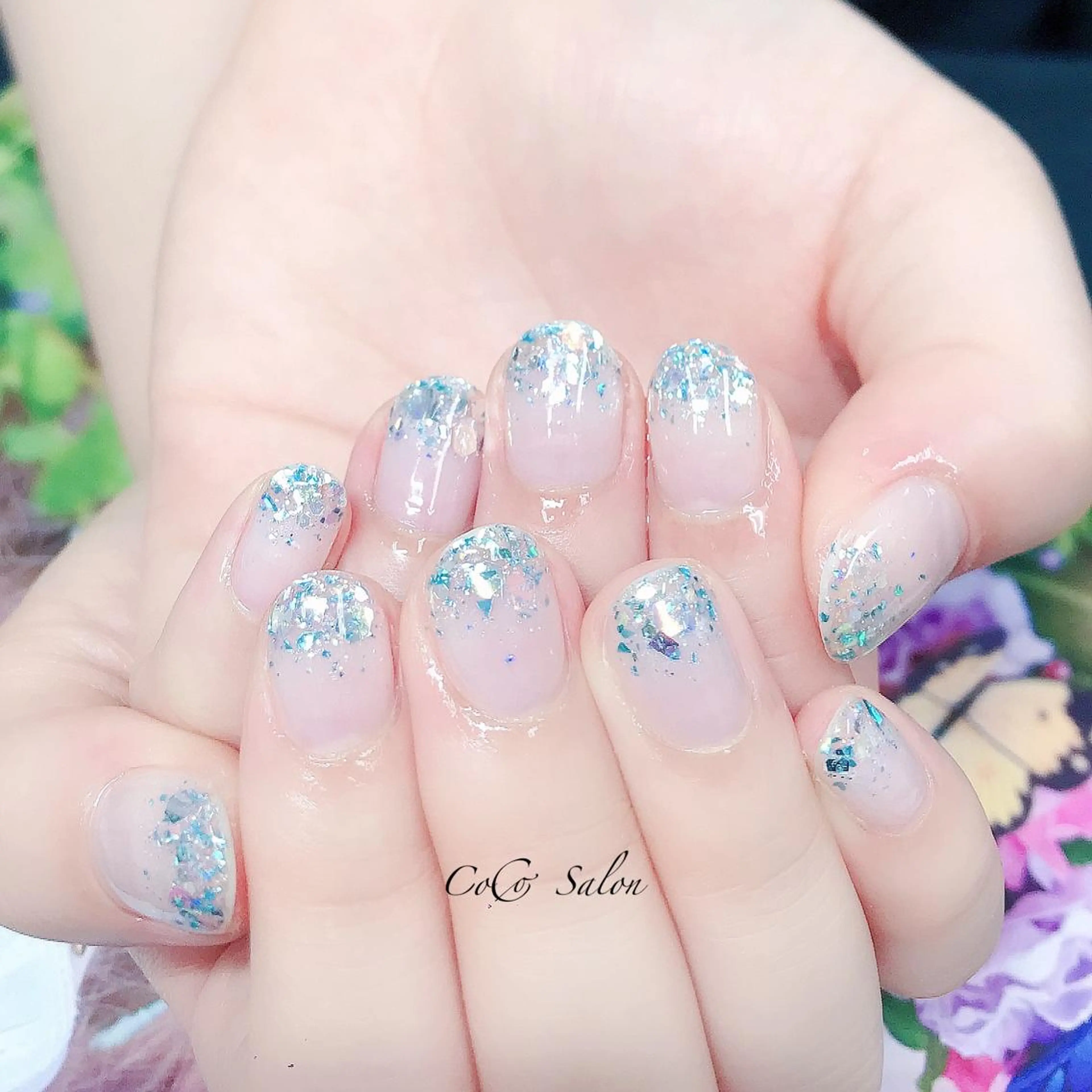 ネイル オーロラネイル ブルー グラデーション ホログラムネイル キラキラネイル ハンドネイル CoCoSalon ネイル/まつ毛予約のネイルデザイン