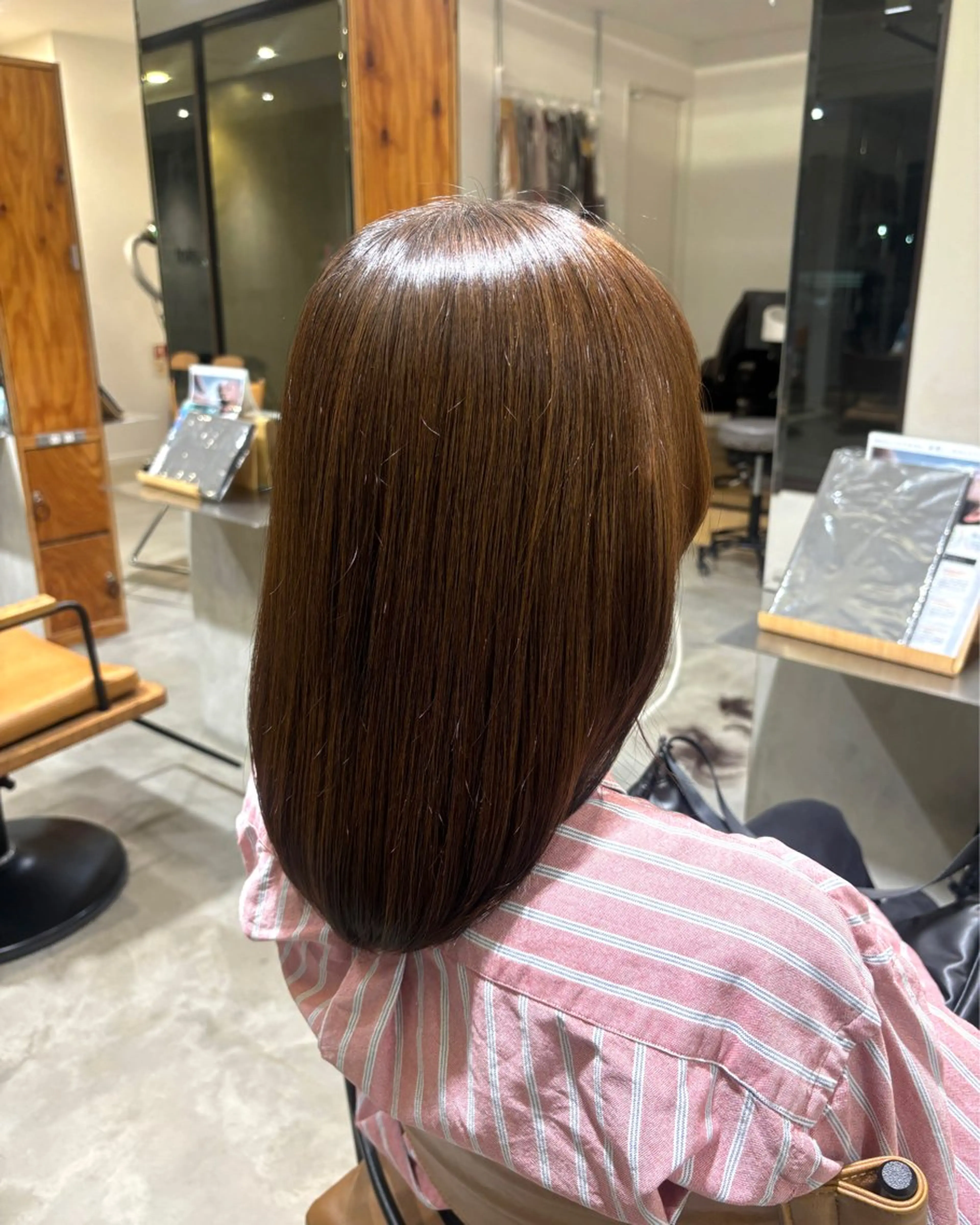 ミディアム カラー 小木曽 里華のヘアスタイル