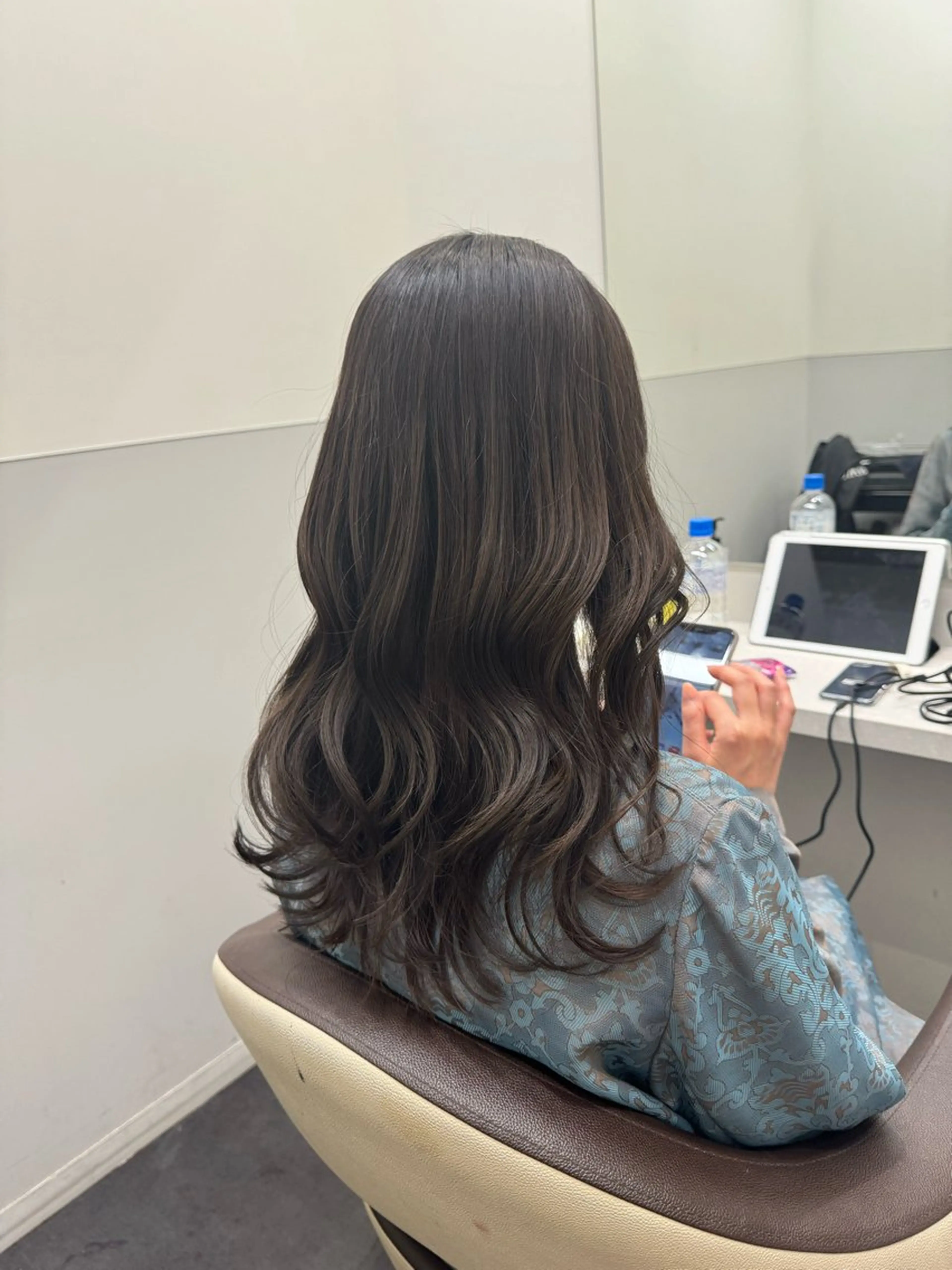 ミディアム カラー 透明感カラー グレージュ レイヤーカット SALOWIN新宿三丁目【サロウィン】所属・ハッシュレイヤー💐 透明感カラー💐青木のヘアスタイル