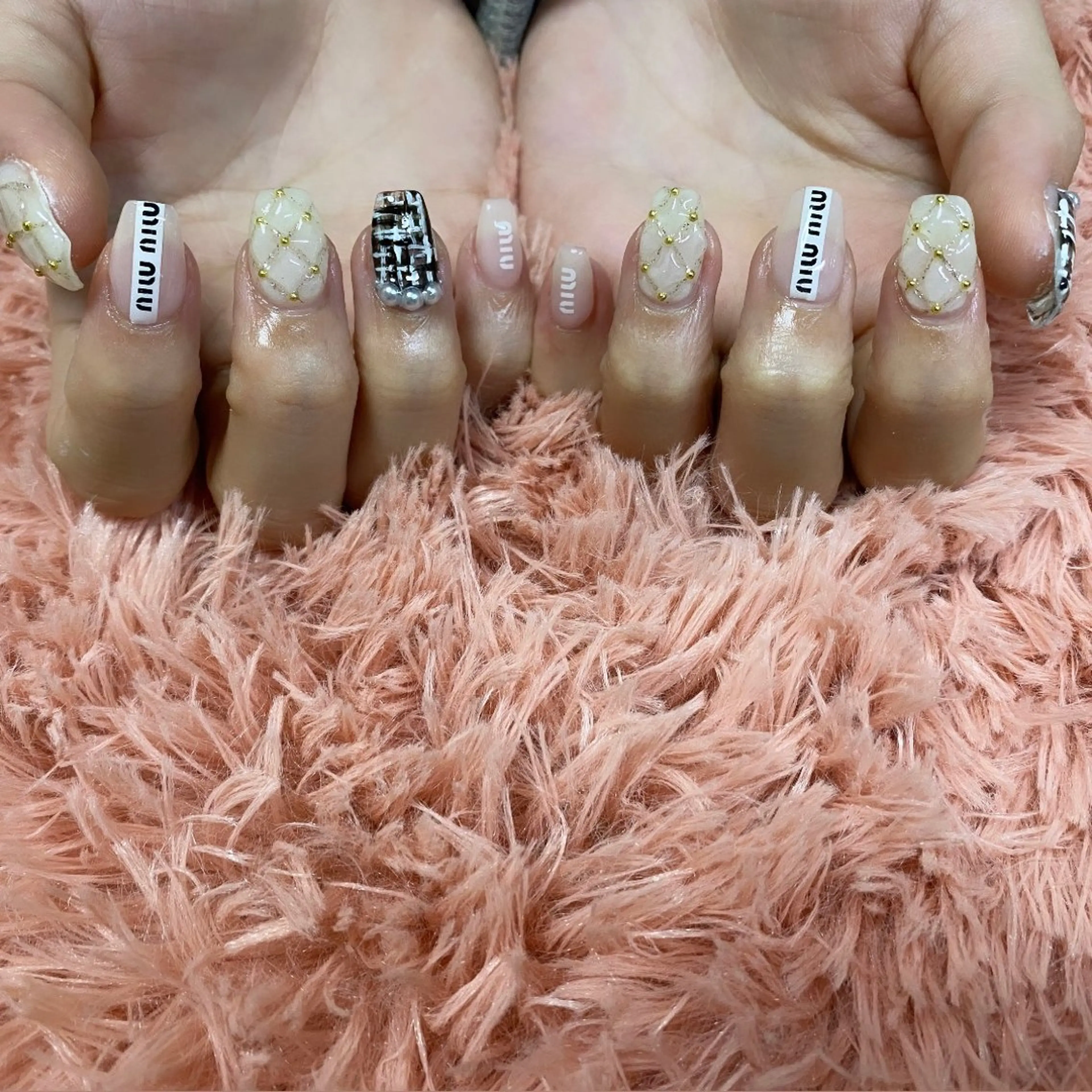 ネイル ハンドネイル フットネイル nail salon minuitのマツエク・マツパデザイン