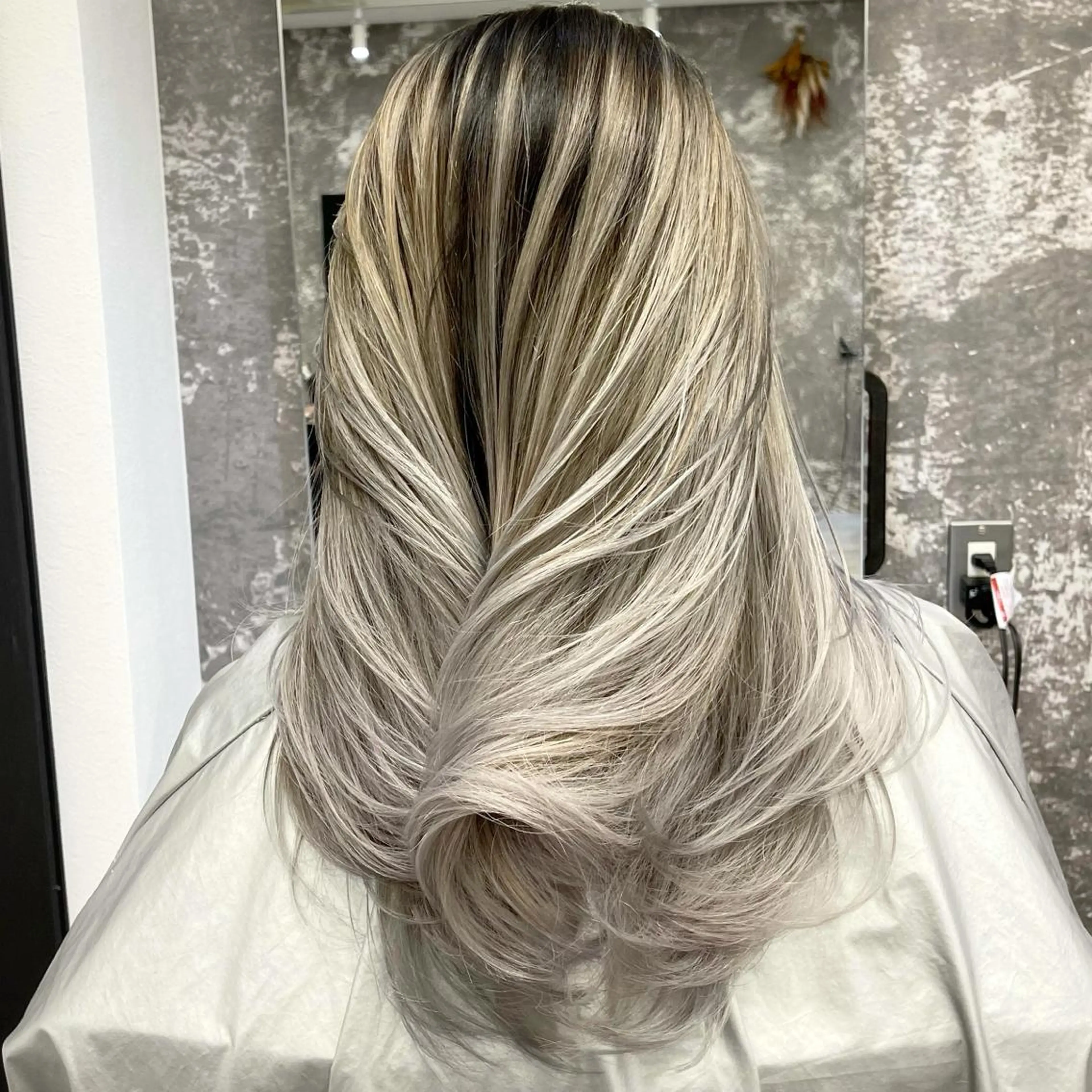 セミロング カラー ヘアアレンジ バレイヤージュ デザインカラー ハイライトカラー 外国人風カラー ハイライト アンドウ ユウ/ レイヤーカット/韓国のヘアスタイル