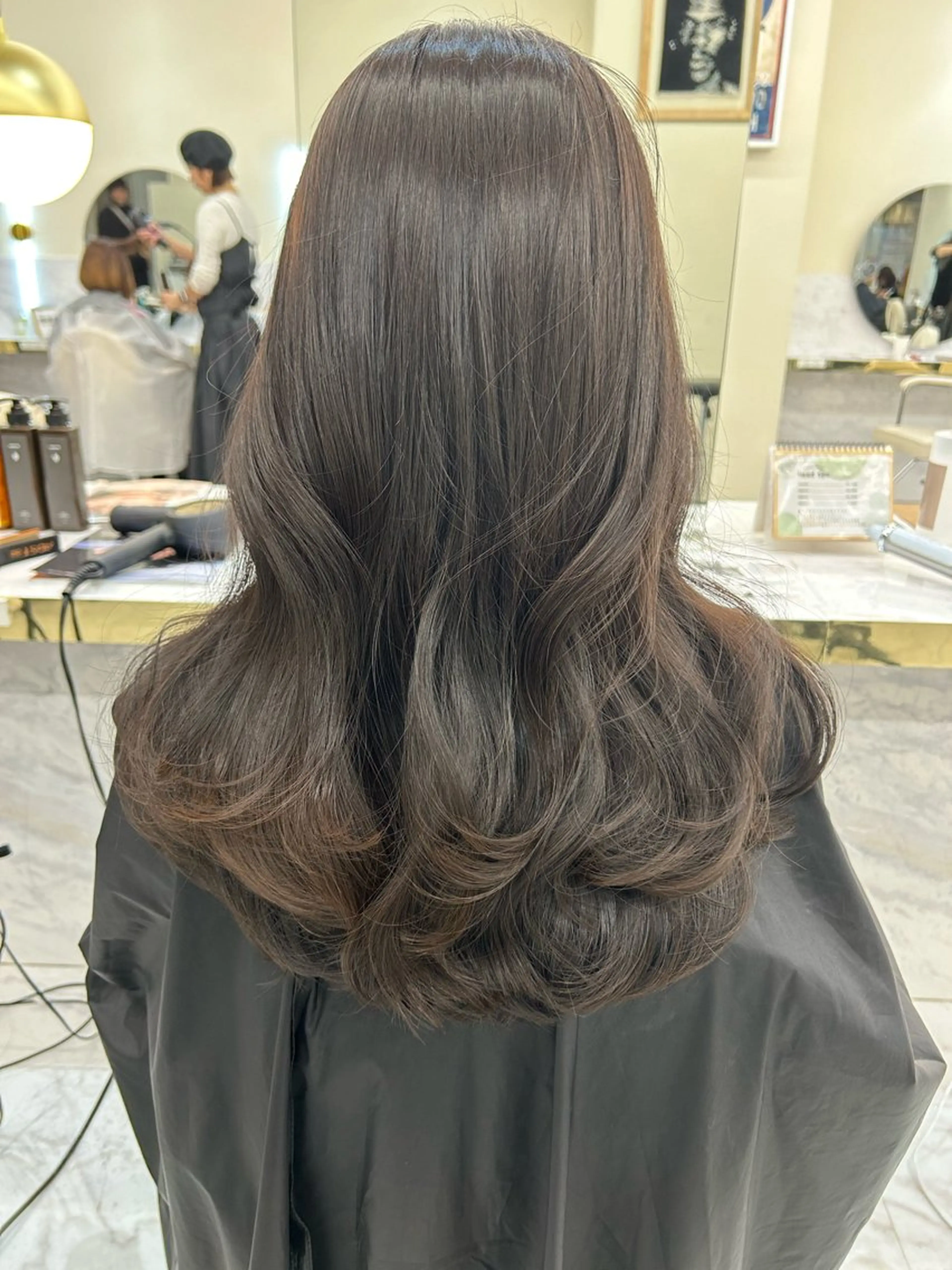 セミロング 髪質改善カラー 🫧川井麻由のヘアスタイル