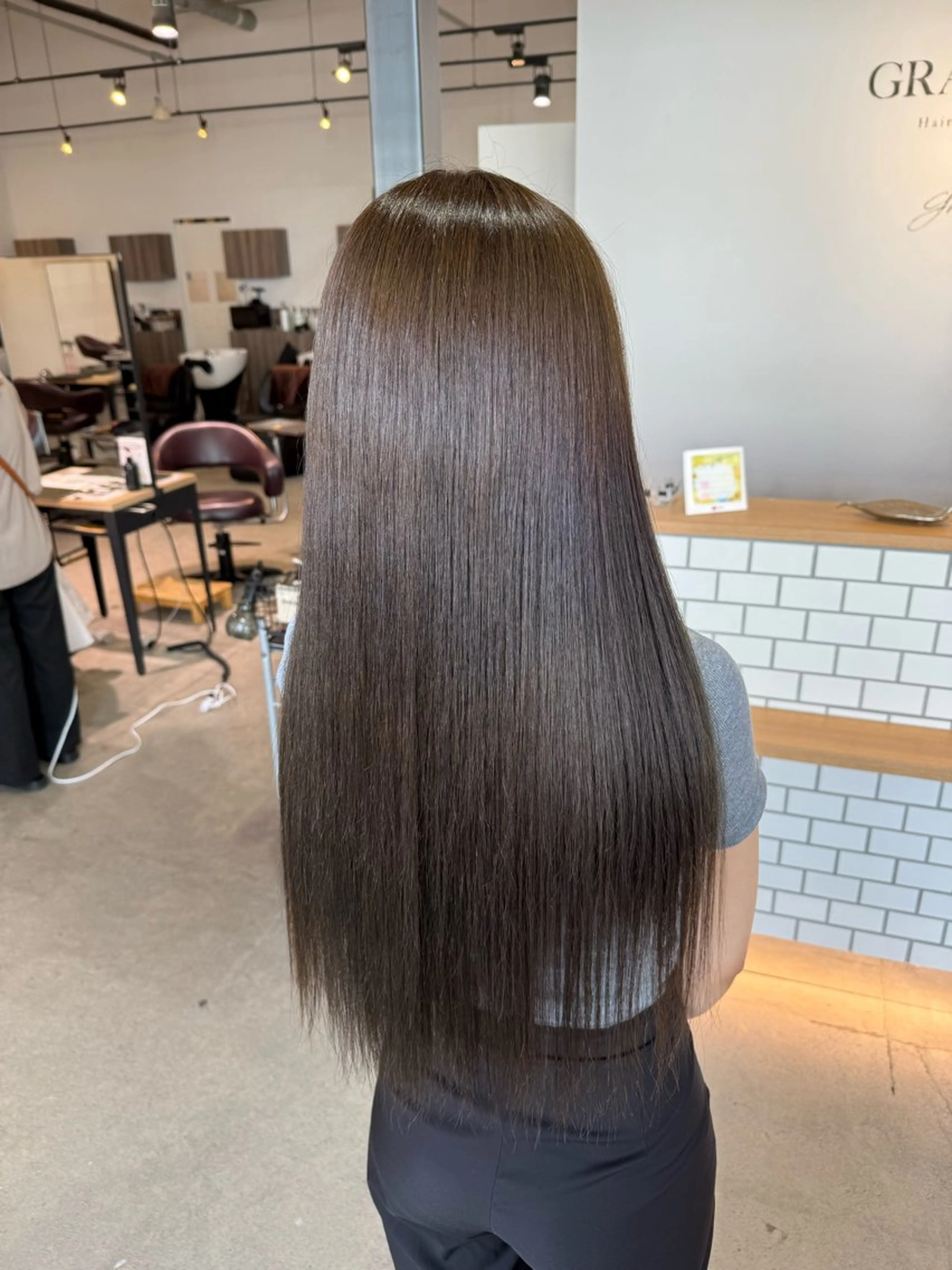 ロング カラー ブリーチ 透明感カラー ダブルカラー グレージュ ヘーゼル ヘアカラー 片山 実莉のヘアスタイル