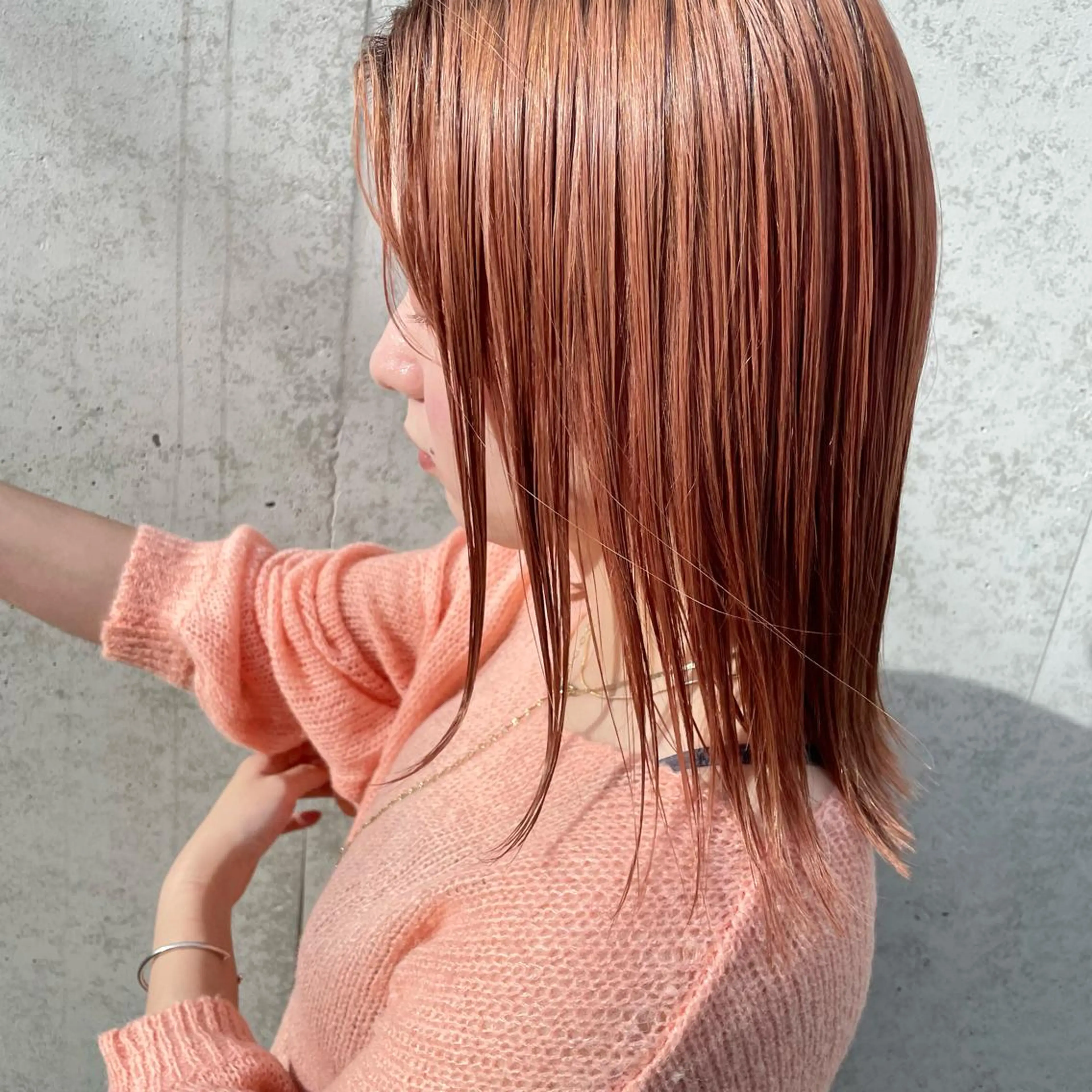 ミディアム カラー ブリーチ オレンジピンク カット ヘアカラー 🍊暖色×顔周り 🍊cocoroのヘアスタイル