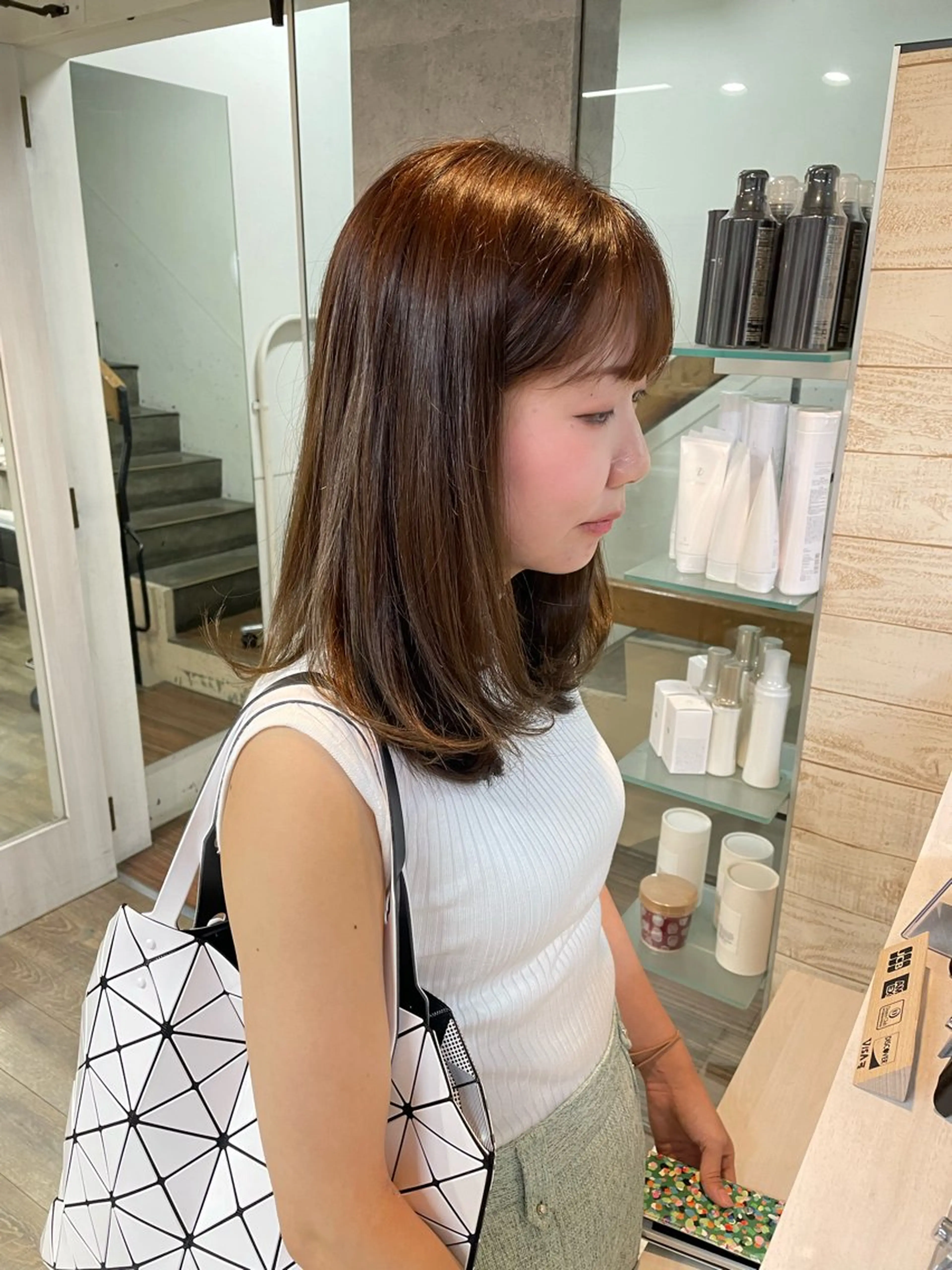ミディアム 西岡 幸穂のヘアスタイル