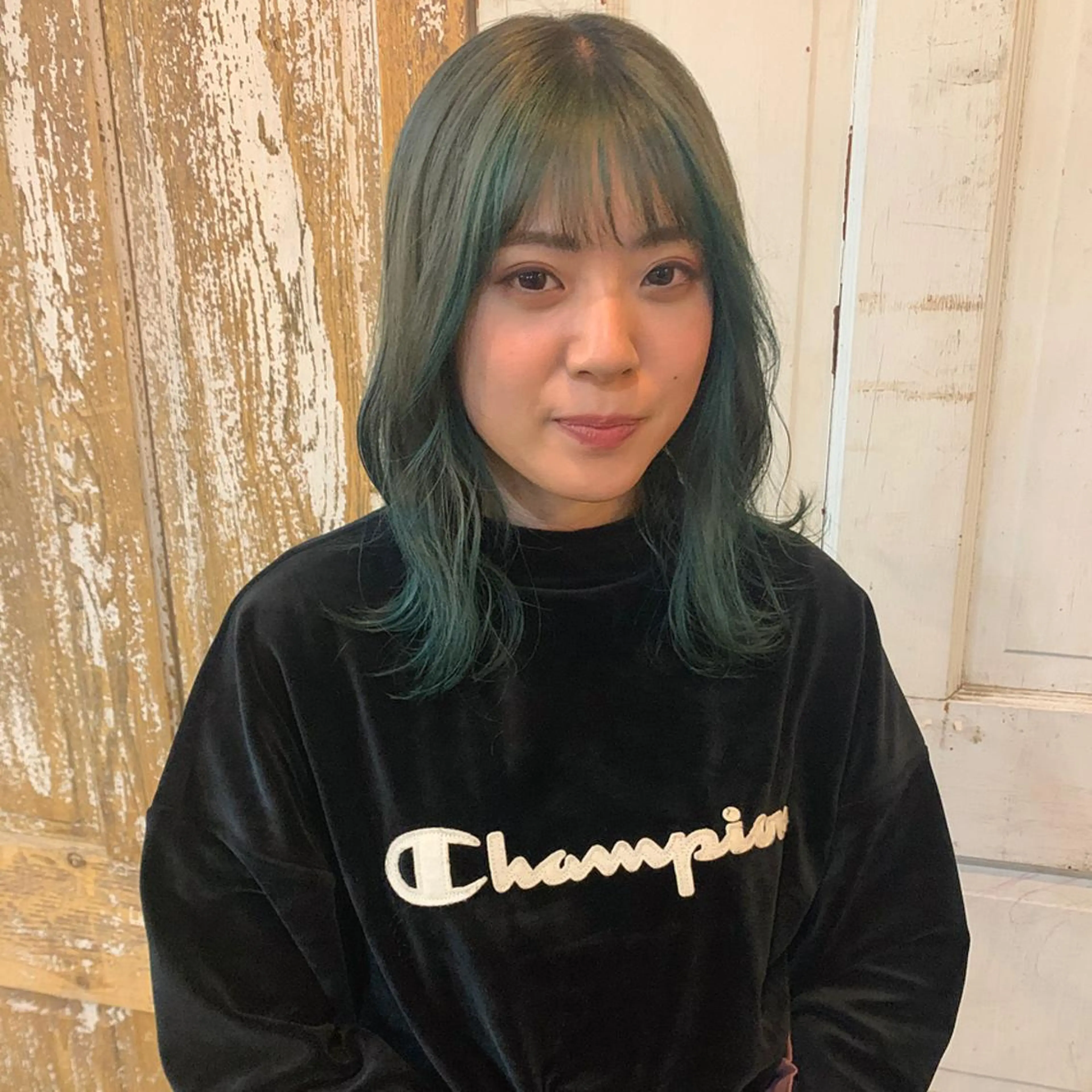 ミディアム カラー ミストバング  フェイスフレーミング グレージュ オリーブグレージュ オリーブグレー kimika🥑 メンズ/髪質改善のヘアスタイル