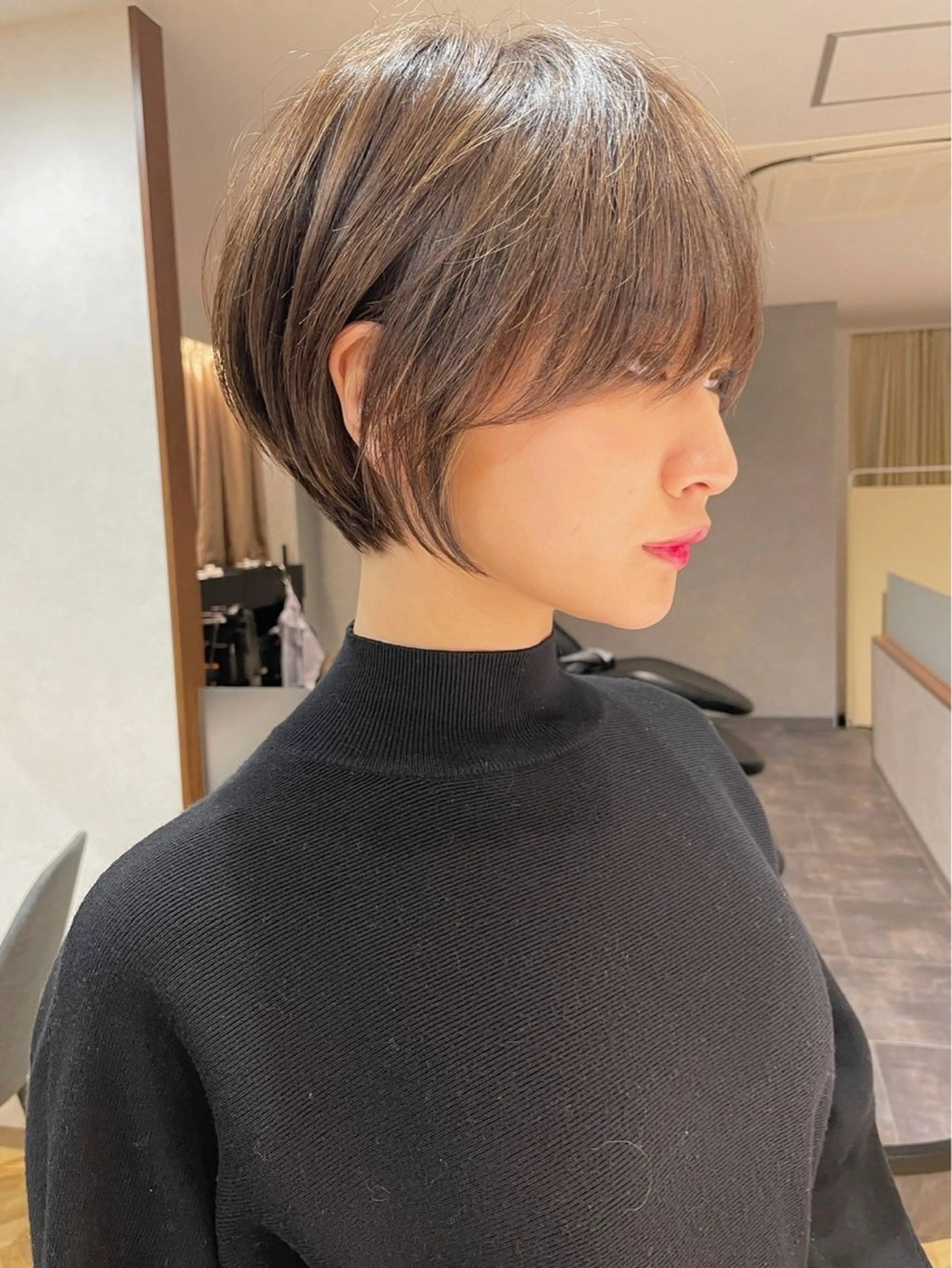 ショート カラー カット ヘアカラー トリートメント 💛美髪ハイトーン LEON🩶のヘアスタイル