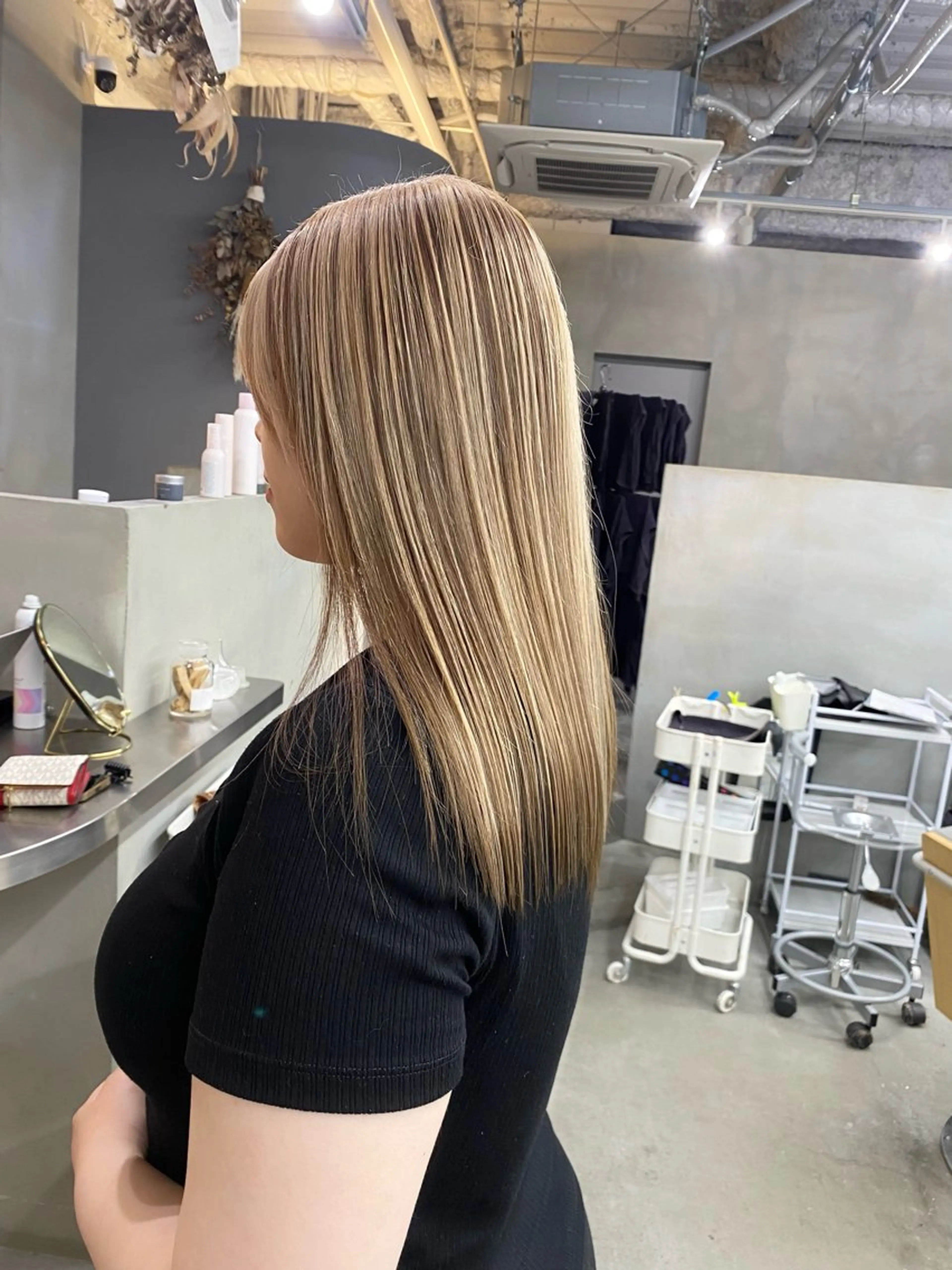セミロング カラー ヘアカラー qulim所属・前橋 姫奈のヘアスタイル