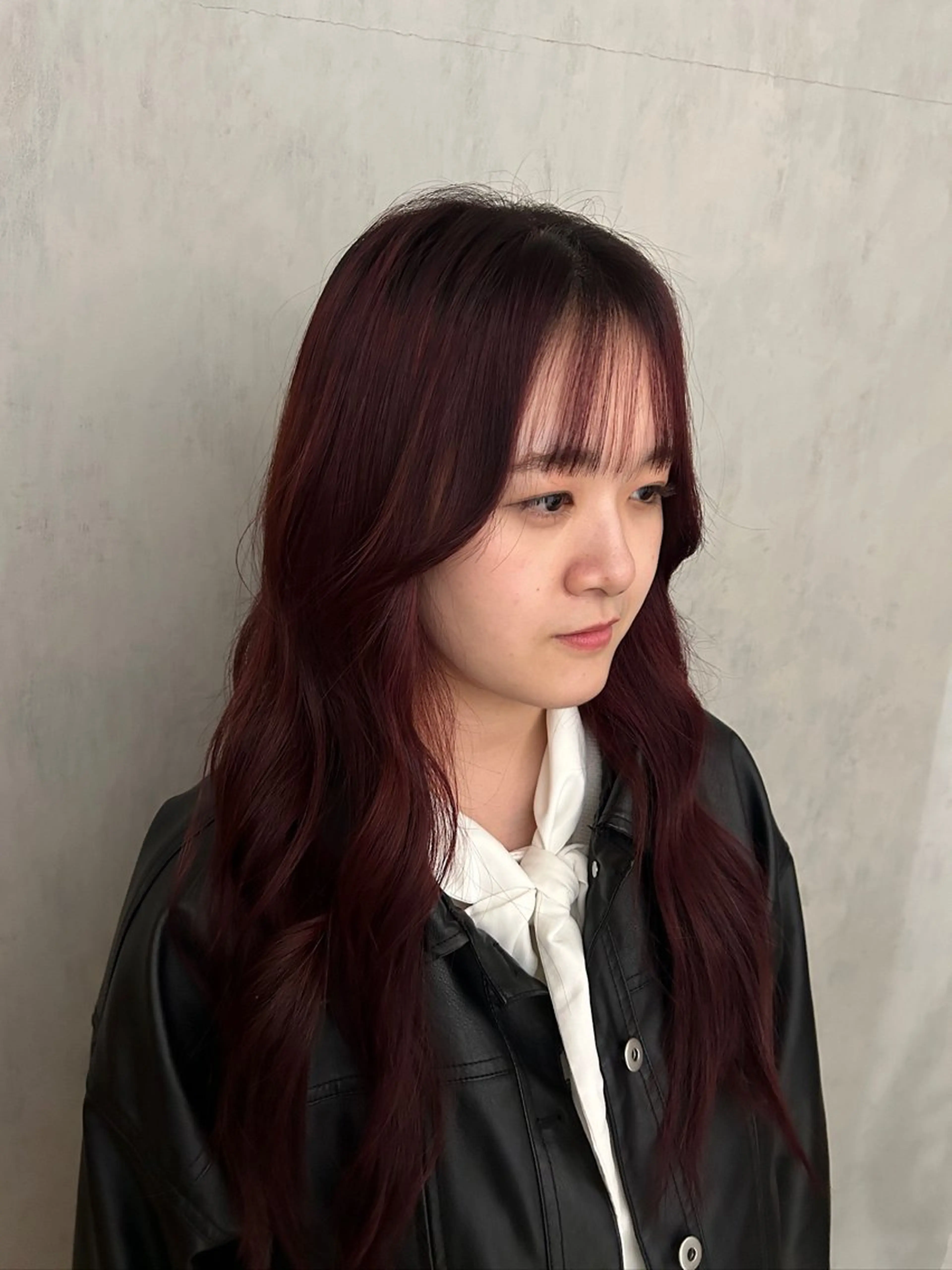 カラー ブリーチ ボルドーカラー ブリーチなしカラー カット ヘアカラー ma am zee所属・篠原 一成のヘアスタイル