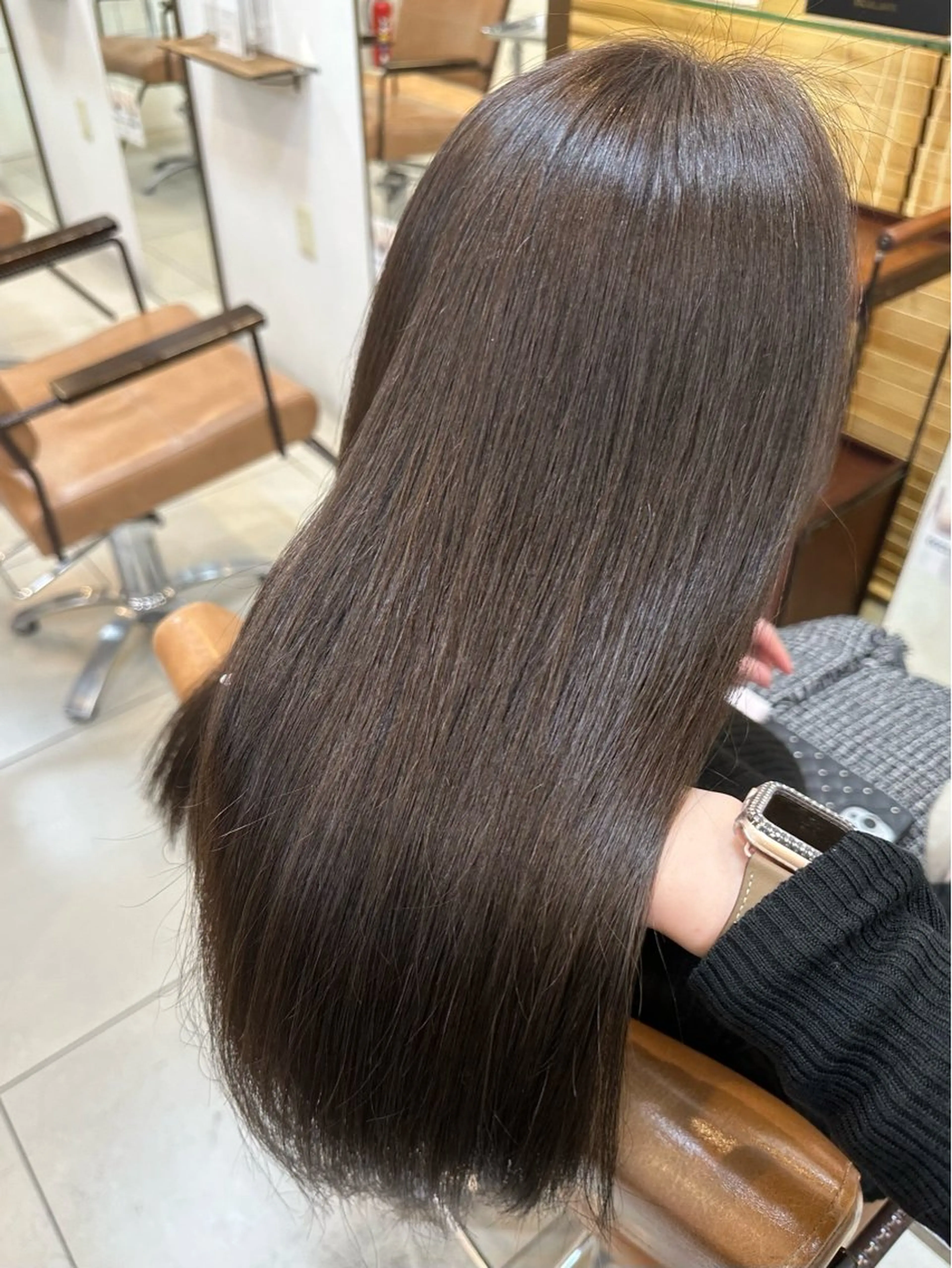 ロング カラー ヘアアレンジ ベージュカラー ブリーチ ブリーチなしカラー オリーブベージュ 縮毛矯正 Cloe 梅田所属・🌼北口 絢🌼のヘアスタイル